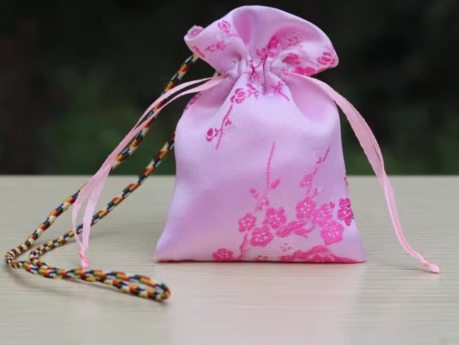 ถุงผ้าใส่ของชำร่วย ขนาดเล็ก ถุงผ้าซาติน ปักลายดอกไม้ หลากสี แบบสวย ใส่ของขวัญของชำร่วย 802253