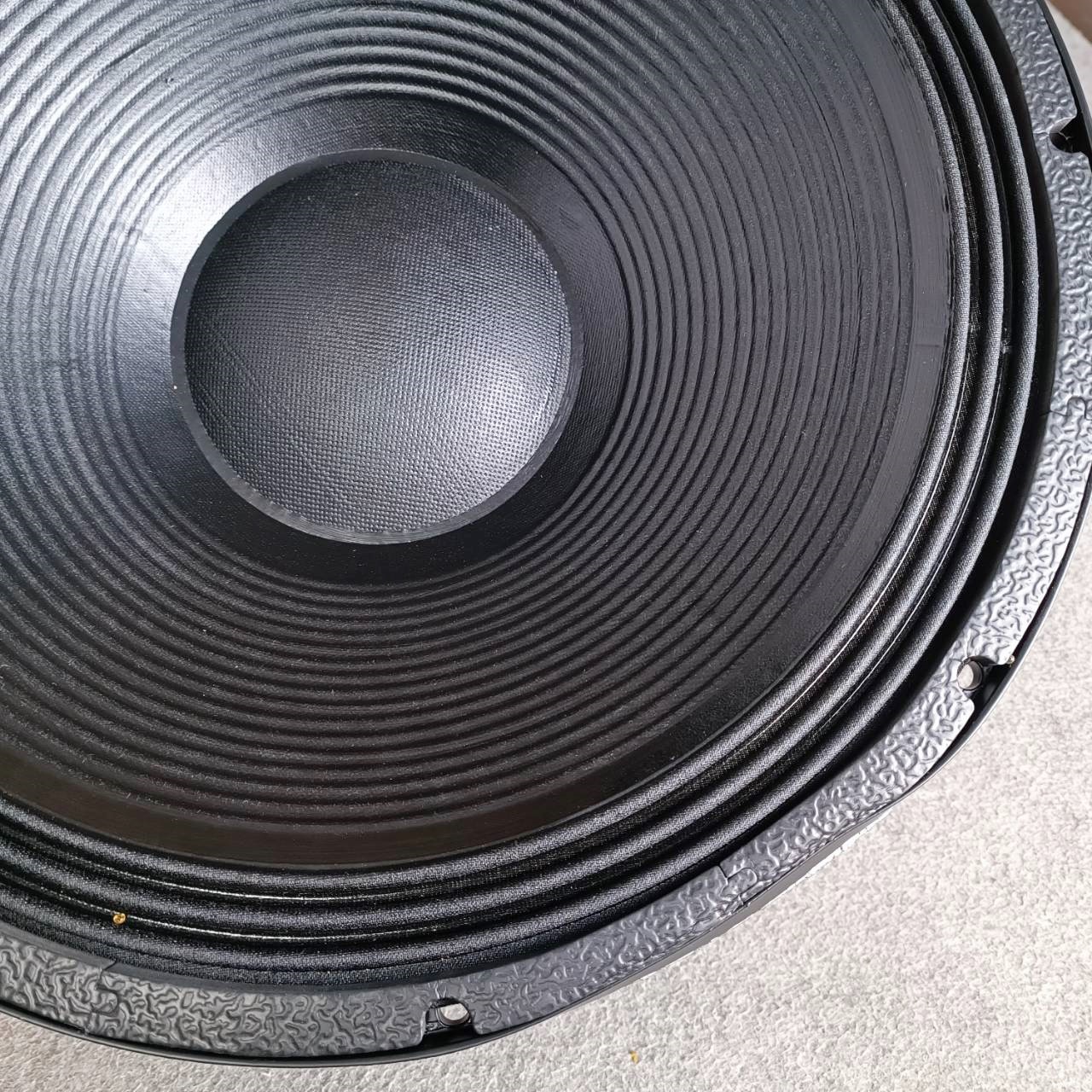 สินค้าเสียหายจากการขนส่ง KANE 18TBW100 ลำโพง18" โครงหล่อ 16Kg ขอบแตกเยอะเสียงไม่เบียด โครงหล่อ แข็งแรงทนทาน แม่เหล็กขนาดใหญ่ สไปเดอร์ 2ชั้น วอยล์ 4นิ้ว เอไอ-ไพศาล