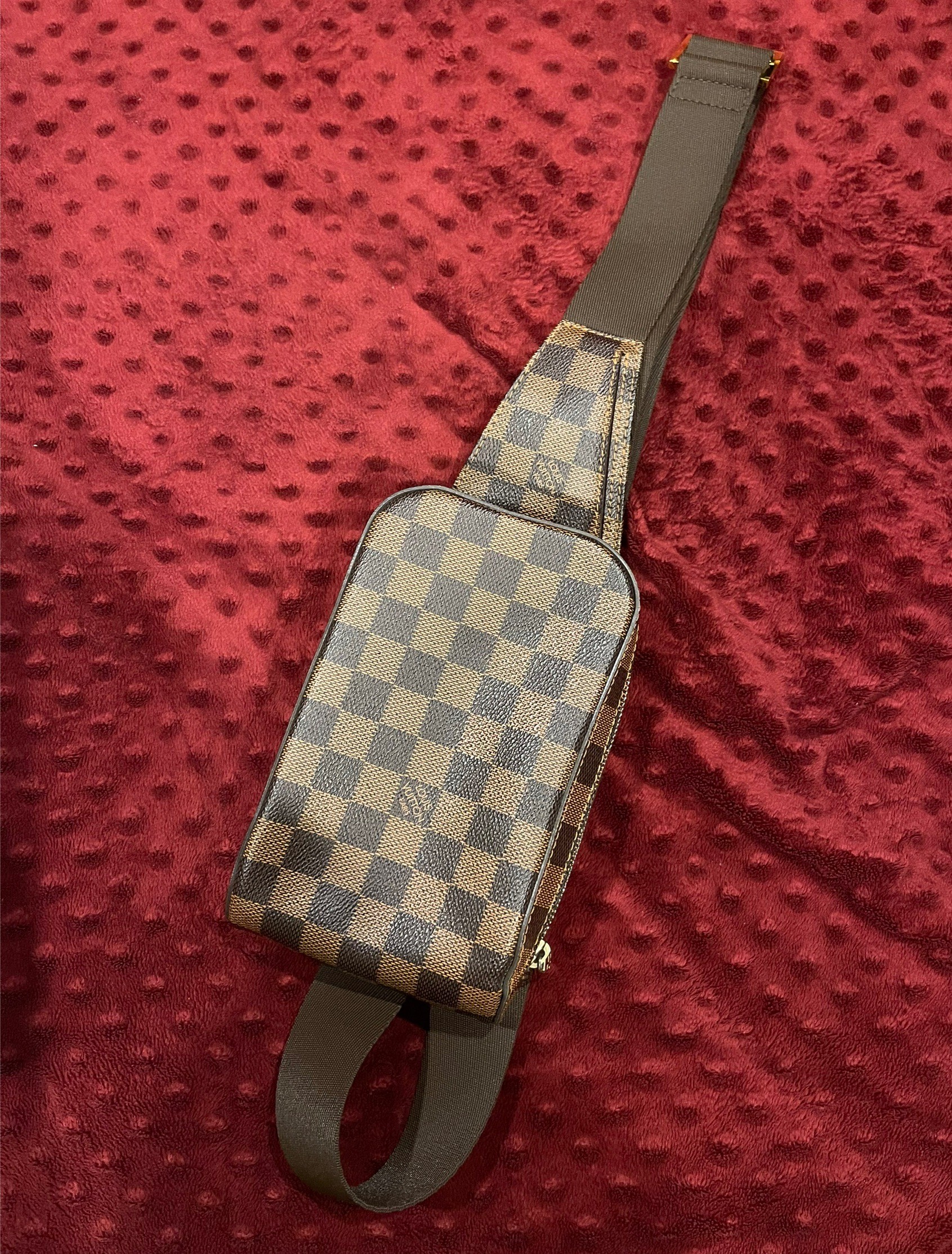 Louis Vuitton Damier Geronimos กระเป๋า คาด-อก รุ่นล่าสุด สภาพ 95% เหมือนใหม่