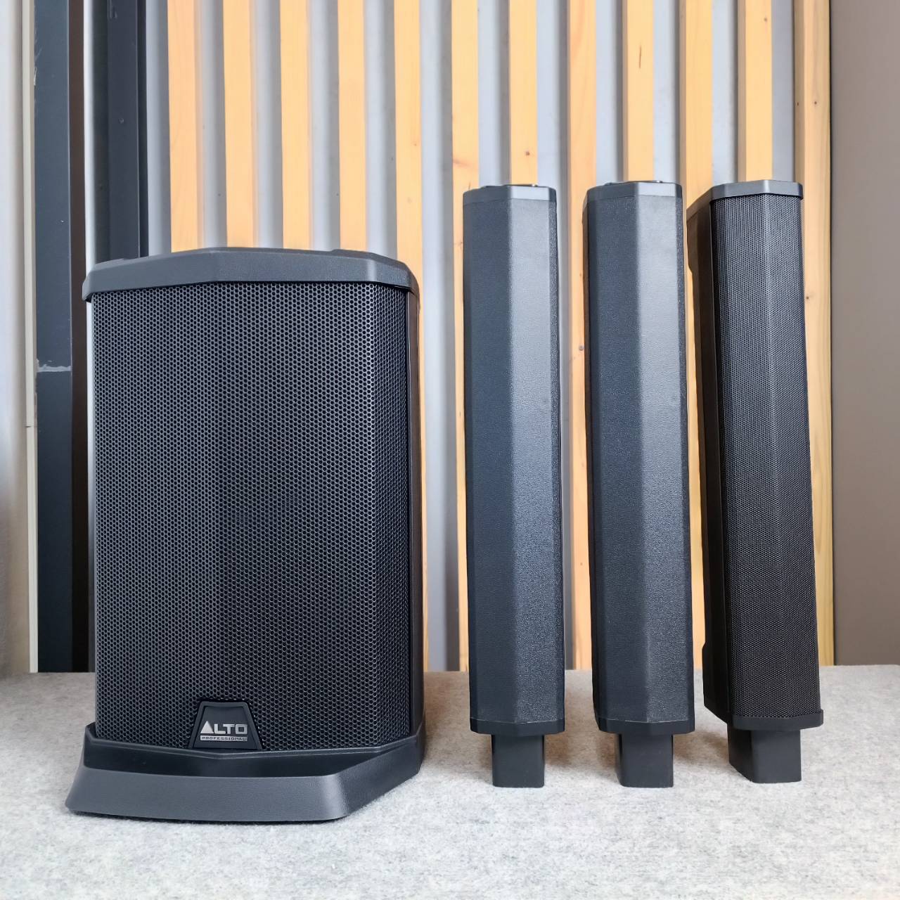 แถมถุงเก็บลำโพงคอลัมน์ ALTO TS-108C ลำโพงคอลัมน์แอคทีฟ บลูทูธ TS 108C ลำโพงคอลัมน์ มีแอมป์ในตัว TS108C เอไอ-ไพศาล