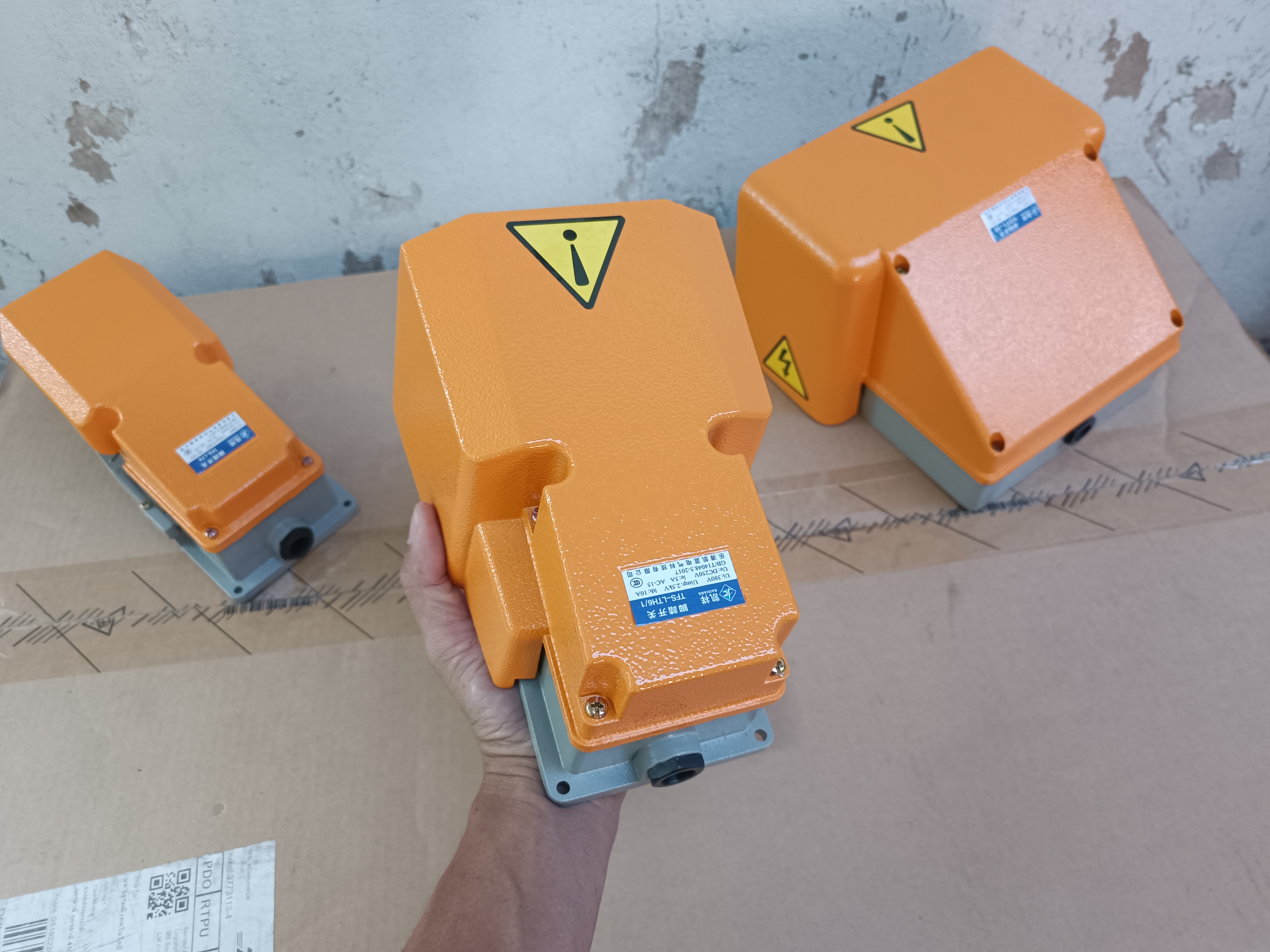 สวิทช์เท้าเหยียบ Foot switch ฟุตสวิทช์ สวิทเท้าเหยียบ สวิทช์เท้า ครอบเต็ม 2สวิทช์ เบอร์ 7-8