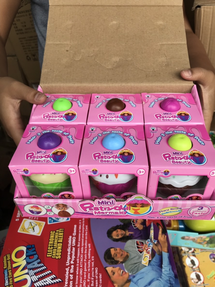 D6608 ของเล่นโมเดลคัพเค้กแปลงร่างตุ๊กตา มีกลิ่นหอม ยกกล่อง 6 ชิ้น (ของหมด)