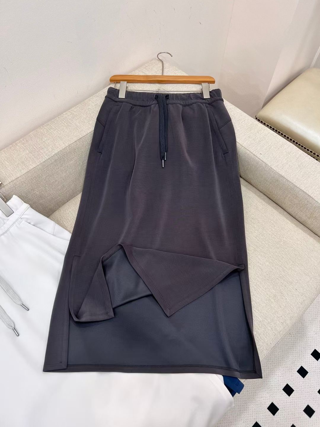 **do** กระโปรงเอวยางยืด Lululemon Softstreme Bound to Bliss Skirt มี 3 สีให้เลือก สินค้าใหม่ ของแท้