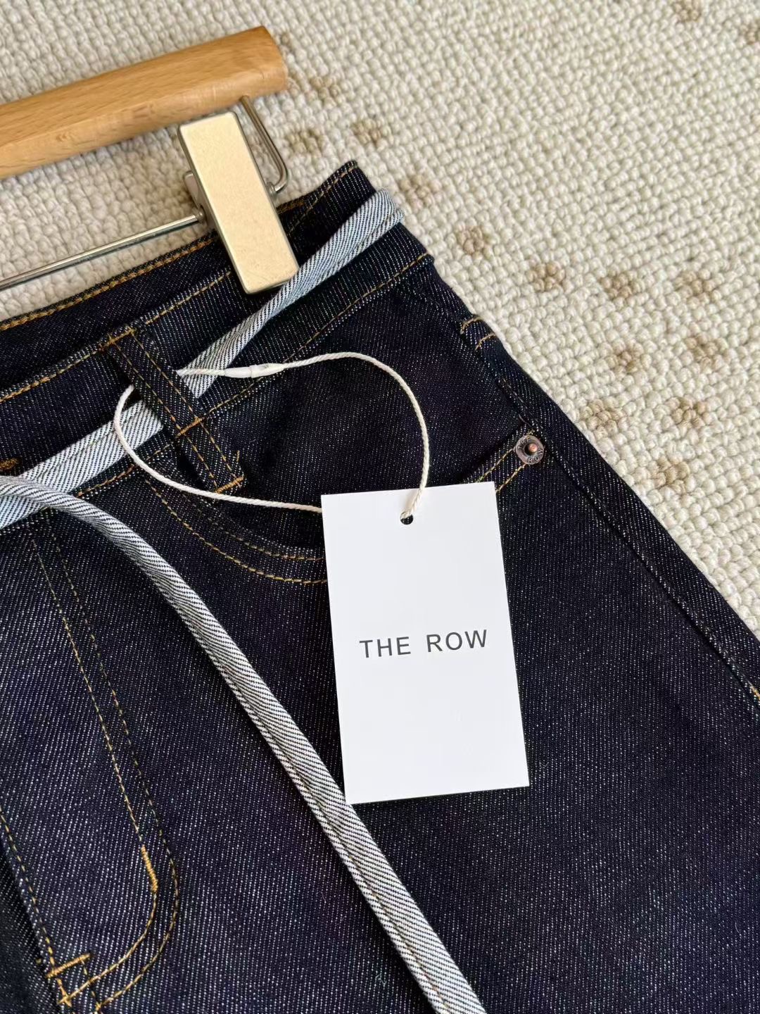 กางเกงยีนส์ขาตรง The Row มีผ้าคล้องเอว ของผู้หญิง สินค้าใหม่ ของแท้