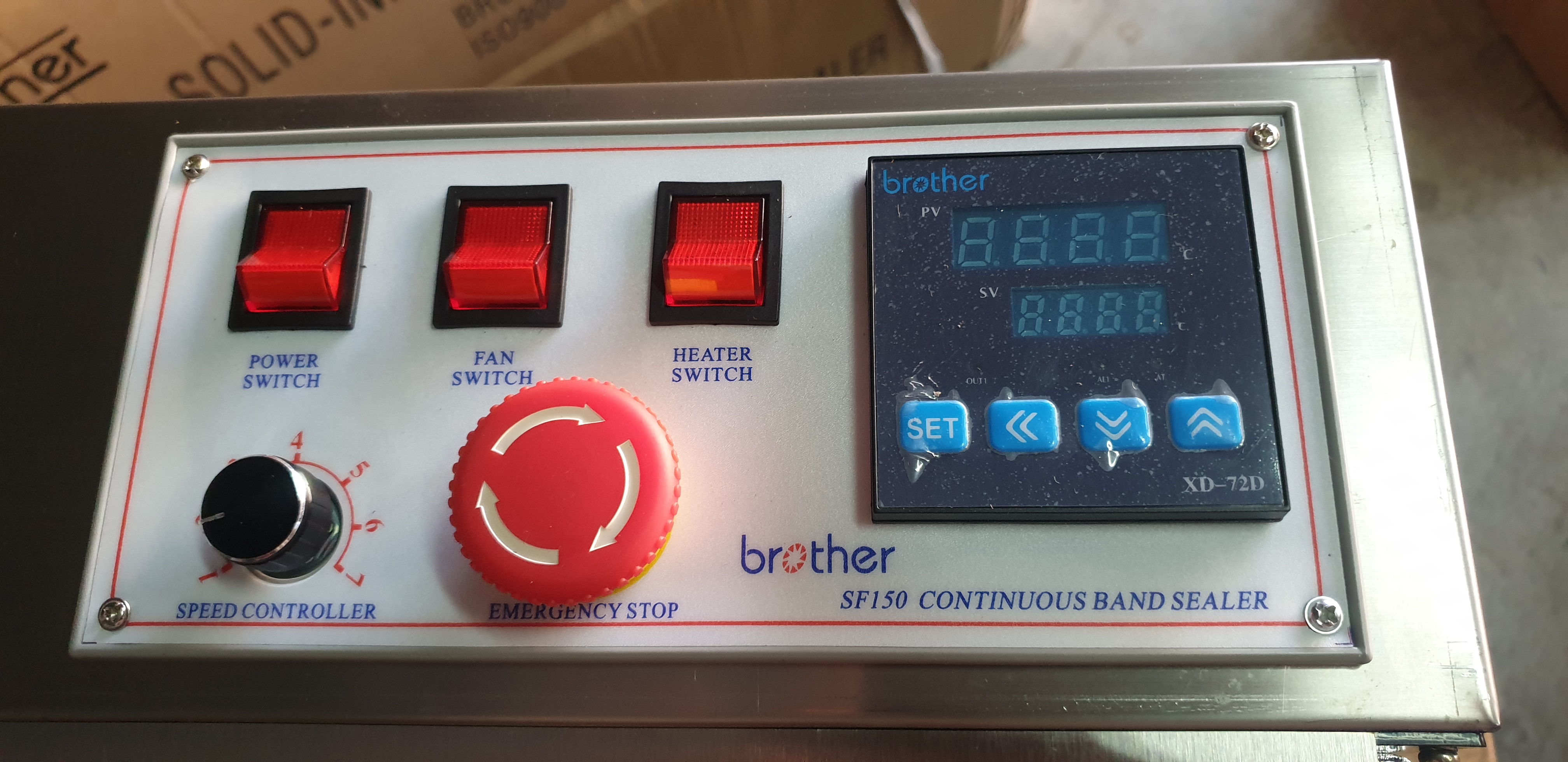 เครื่องซีลสายพาน รุ่น SF-150 W