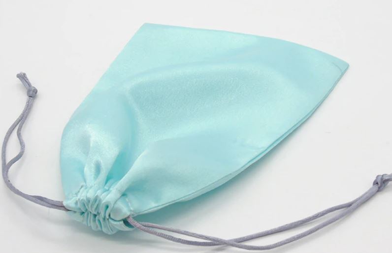 ถุงผ้าซาติน ถุงผ้าแบบหูรูด สกีน logo บริษัท ร้านค้า ได้ ถุงผ้าใส่ของชำร่วย ของขวัญ ของที่ระลึก 902110