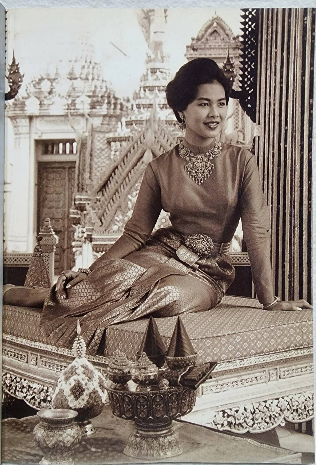 เฉลิมพระเกียรติ สมเด็จพระมิ่งมาตา ศรีจักรีวงศ์ เล่ม ๑ SKU-09894 2