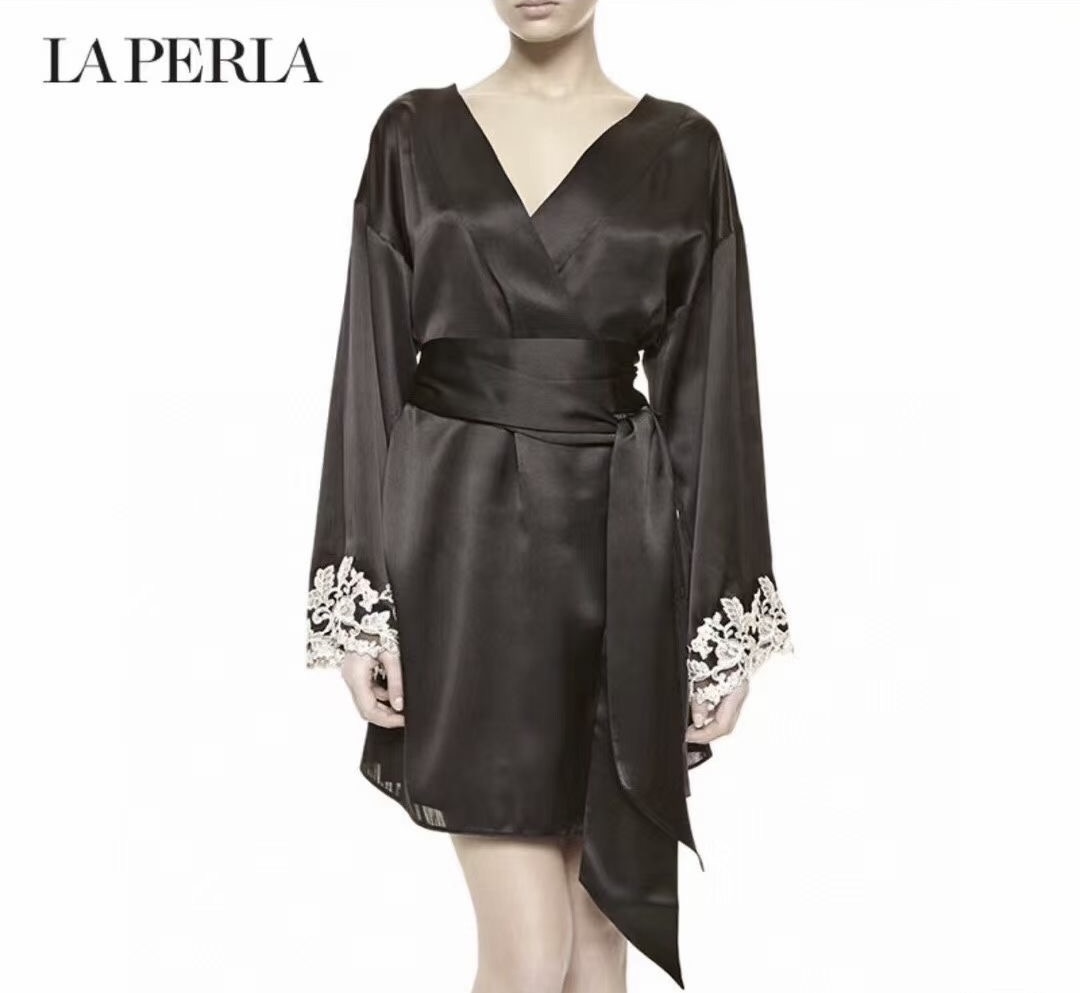 **do** ชุดนอน Laperla มี 2 ชิ้น พร้อมเสื้อคลุม ปักลายลูกไม้ฝรั่งเศล สินค้าใหม่ ของแท้