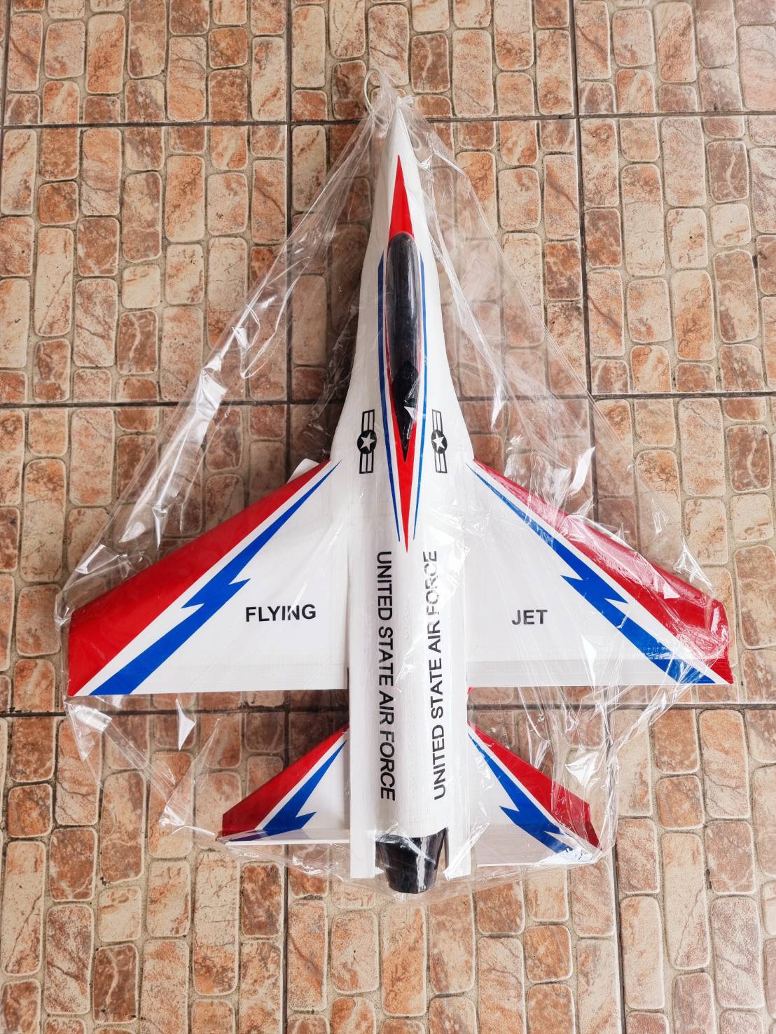 เครื่องบิน : F-16 เล็กราชบุรี