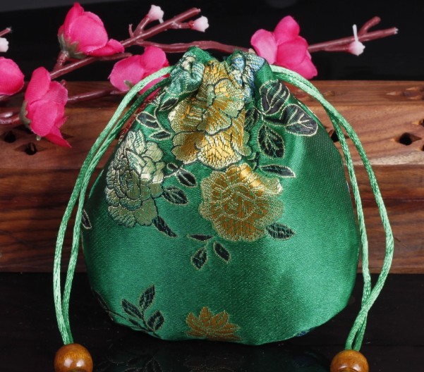 ถุงผ้าซาติน ลายดอกไม้ ดอกโบตั๋น ถุงผ้าสวย ๆ ใส่ของขวัญ ของชำร่วย น่ารัก ๆ แจกงานแต่งงาน งานเกษียณ 282060