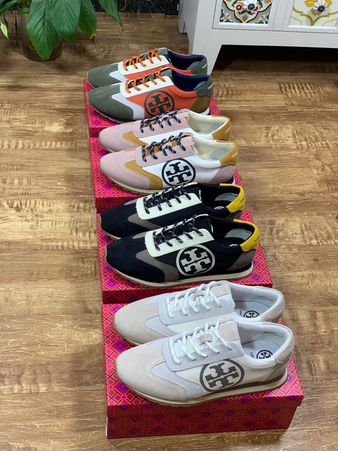 **do** รองเท้าผ้าใบหนังแท้ Tory Burch มี 4 สีให้เลือก สินค้าใหม่ ของแท้