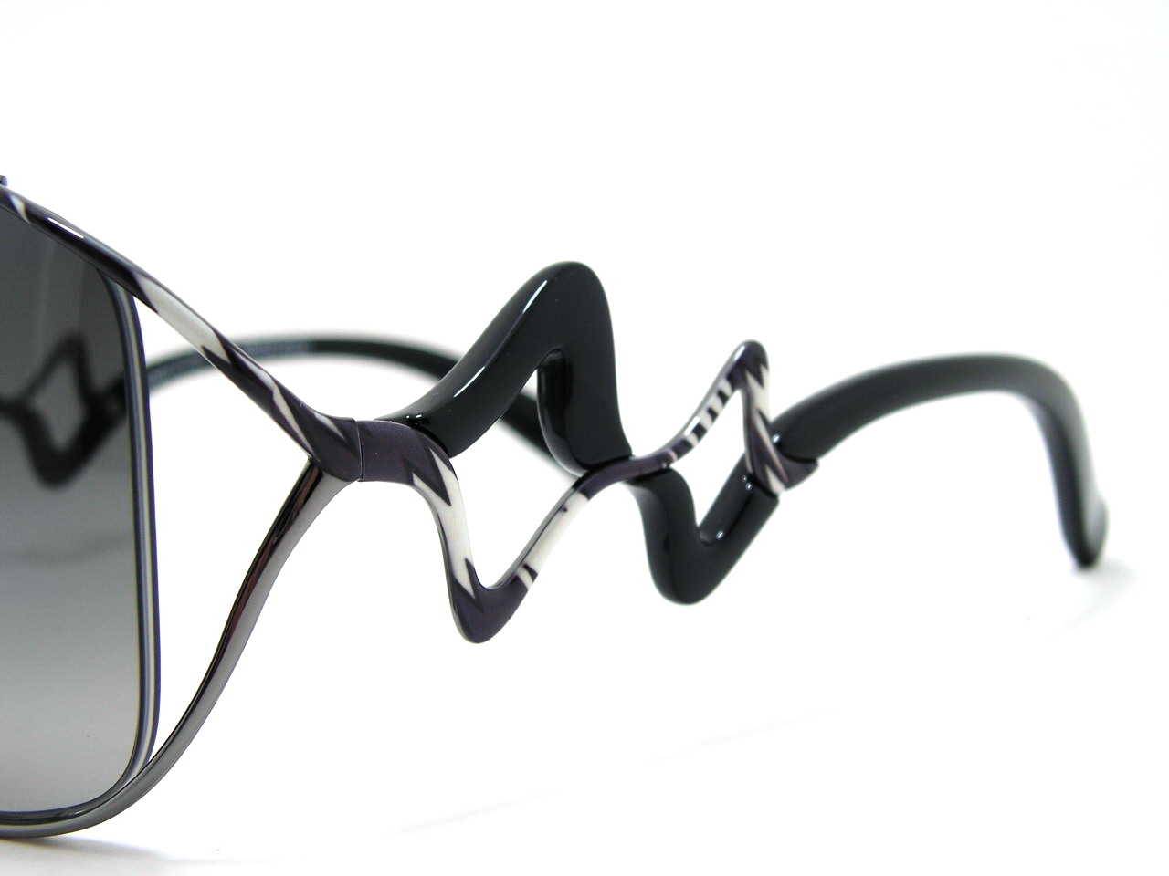 แว่นกันแดด Emilio Pucci ไฮโซมากมายค่ะแบรนด์นี้ ของแท้100%และถูกสุดๆ ส่งตรงจากUS.ค่ะ