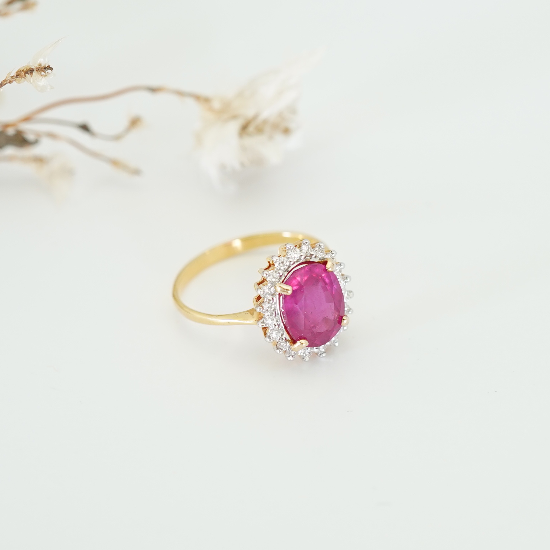 แหวนทับทิม]ล้อมเพชร บนตัวเรือนทอง 18K สุดวิจิตร งาน Artisan จากช่างฝีมือมากประสบการณ์ค่า 💍💖