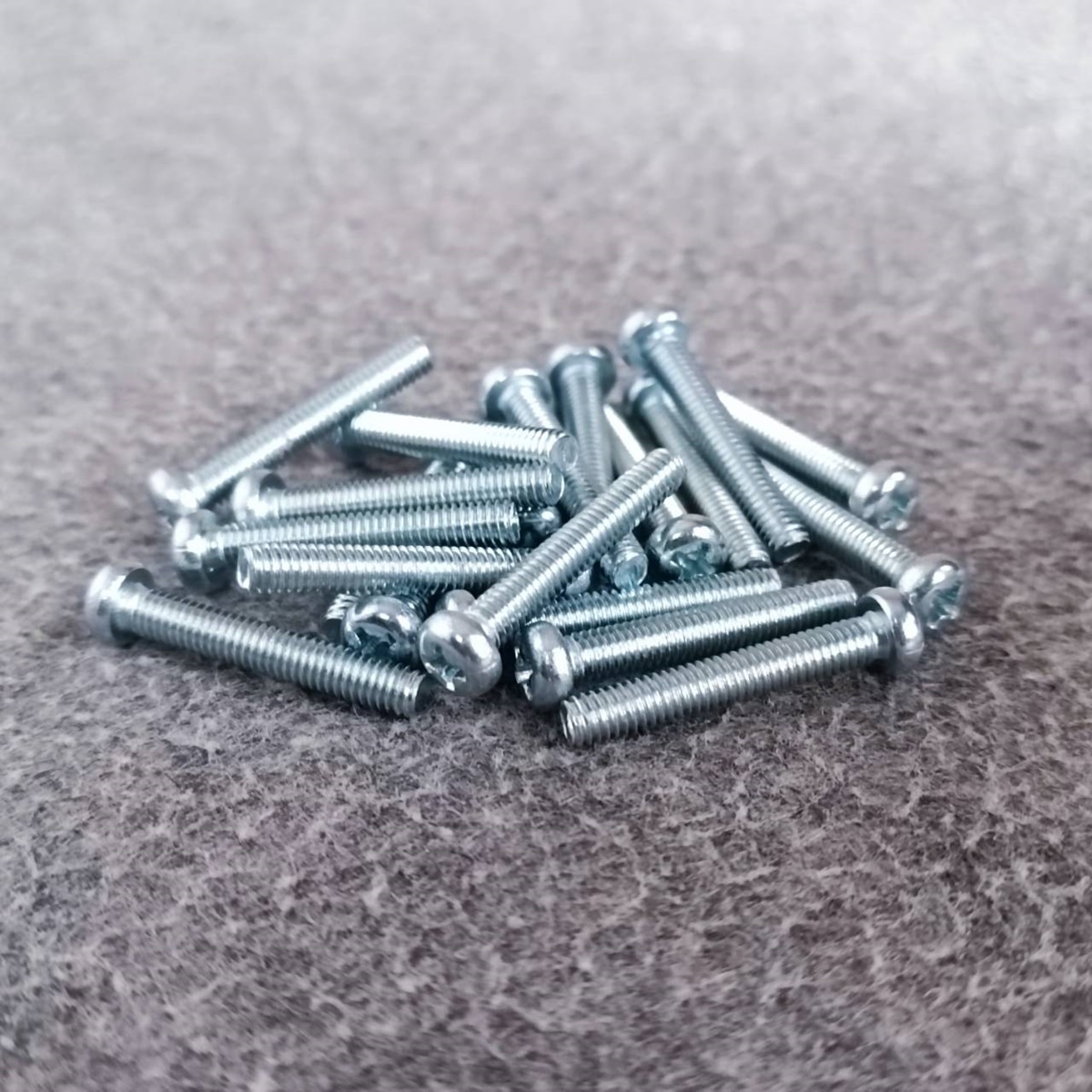 ถุง20ตัว สกรูJP 4X25 น็อต สกรู น็อตเกลียวละเอียด น็อตเกลียวละเอียดหัวกลม สกรูเกลียวละเอียด น็อตJP4X25 เอไอ-ไพศาล