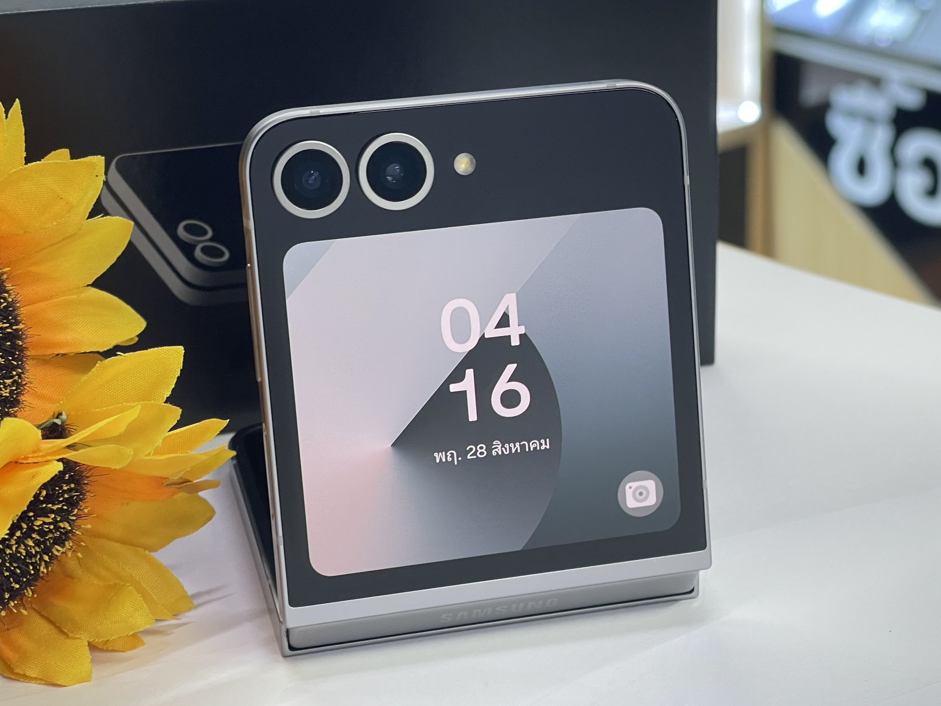 🌈🦈🌹Samsung Galaxy Z Flip6 (12/256GB)Silver Shadow (5G)✨️🦈🌈