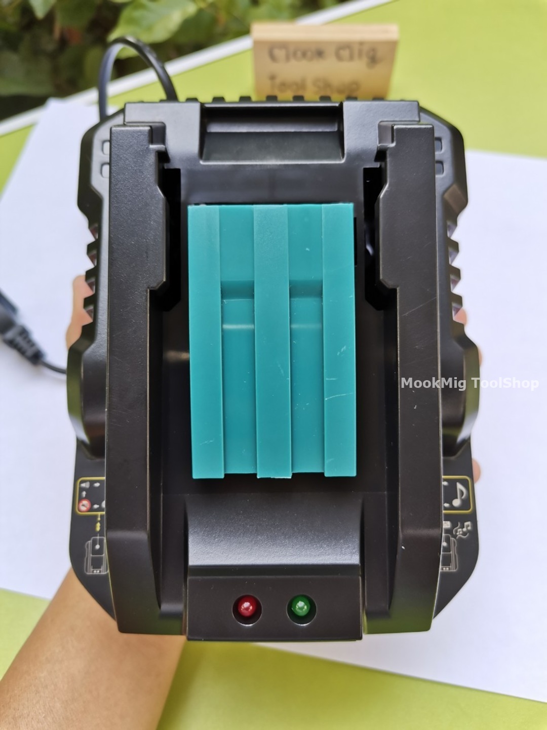 ที่ชาร์จแบต Makita มากีต้า 14.4V-18V 3A ชาร์จเร็ว ขนาดเล็ก สำหรับพกพา งานเทียบนะครับ