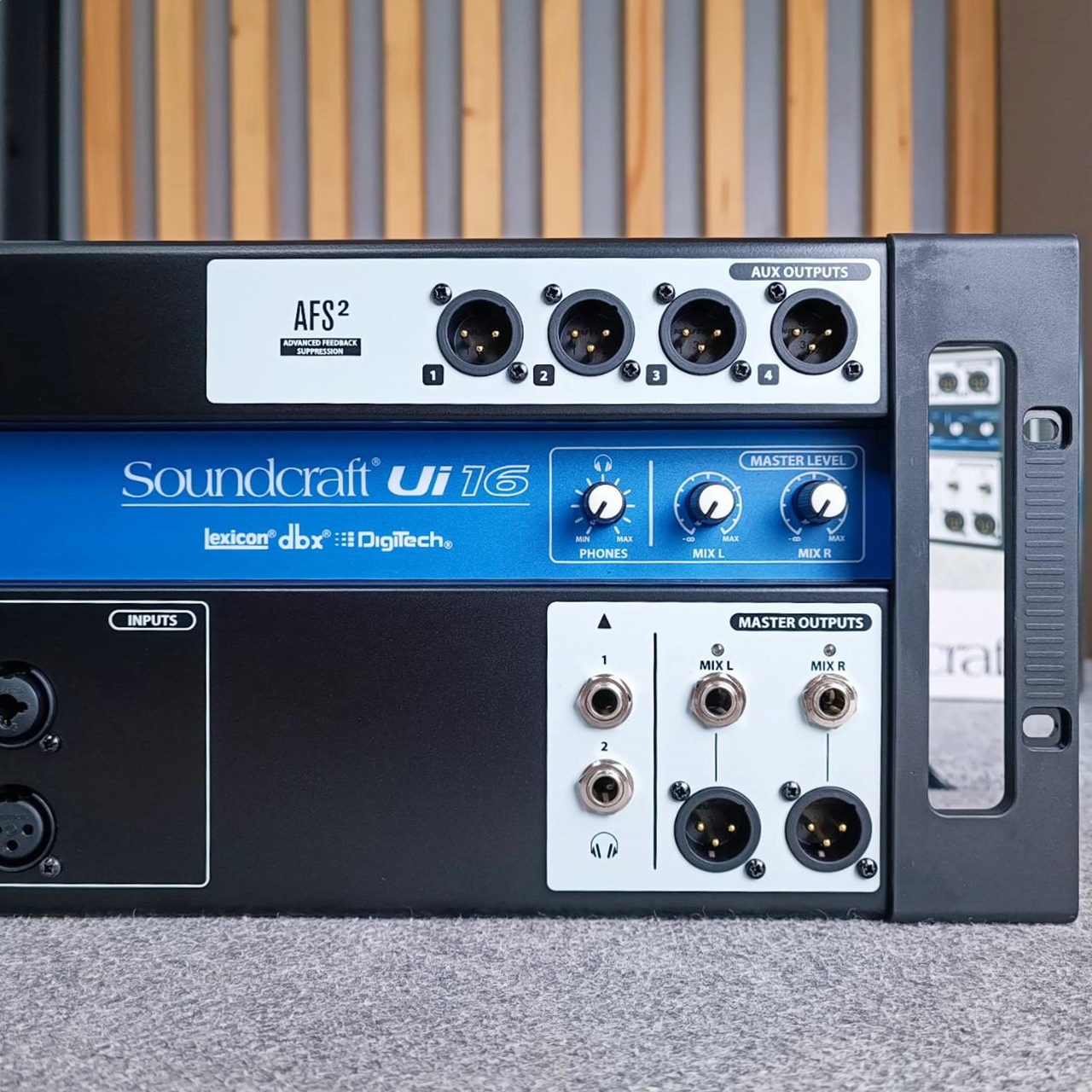 สินค้าตัวโชว์เครื่องใหม่ ของแท้ ไม่มีประกัน SOUNDCRAFT UI-16 Digital Mixer มิกเซอร์ มิกดิจิตอล ui16 เครื่องปรับแต่งเสียง MIX ตัวปรับแต่งเสียง เครื่องเสียง เอไอ-ไพศาล