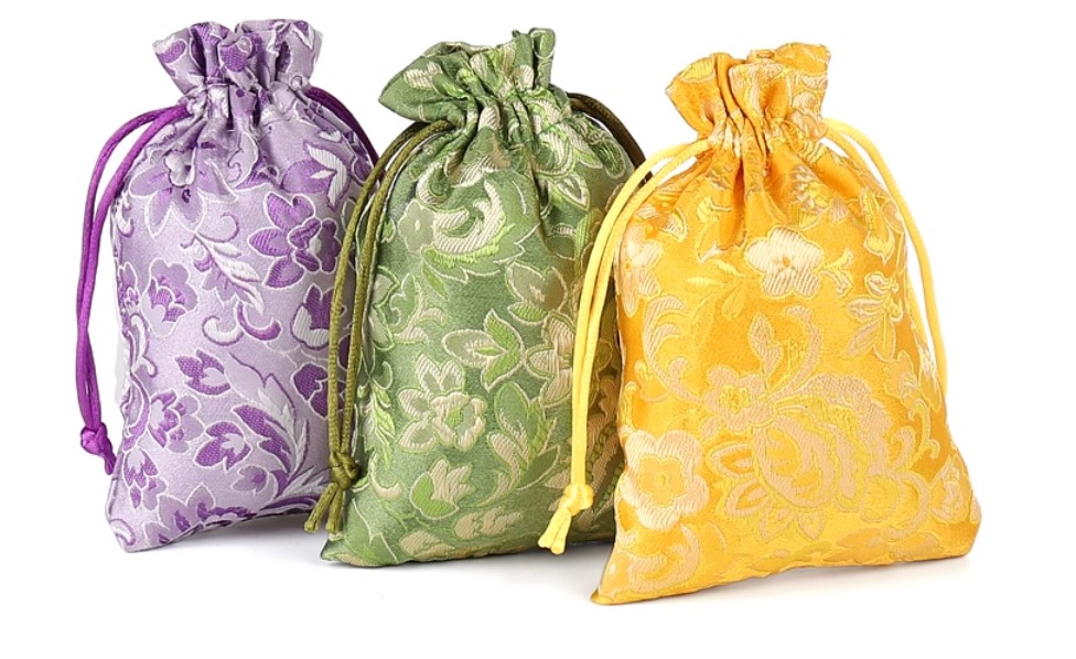 ถุงผ้าใส่ของขวัญ ของชำร่วย ของที่ระลึก งานแต่งงาน ขนาด 10*14 cm ผ้าลินินปักลาย ดอกไม้ มังกรทอง 264753