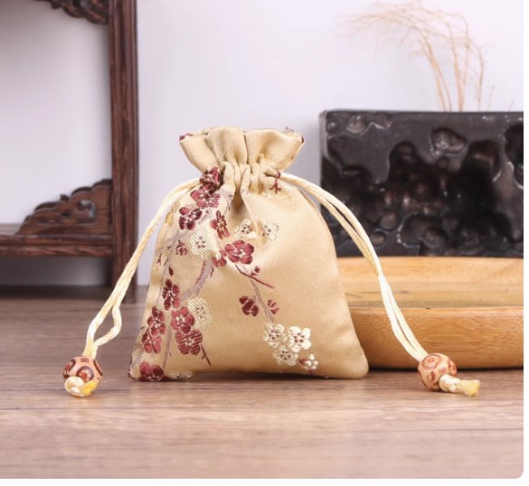 ถุงผ้า ใส่ของขวัญ ของชำร่วยงานแต่งงาน ปักลาย ดอกไม้ สวย ๆ ถุงใส่ของชำร่วย ลายดอกไม้ 208019