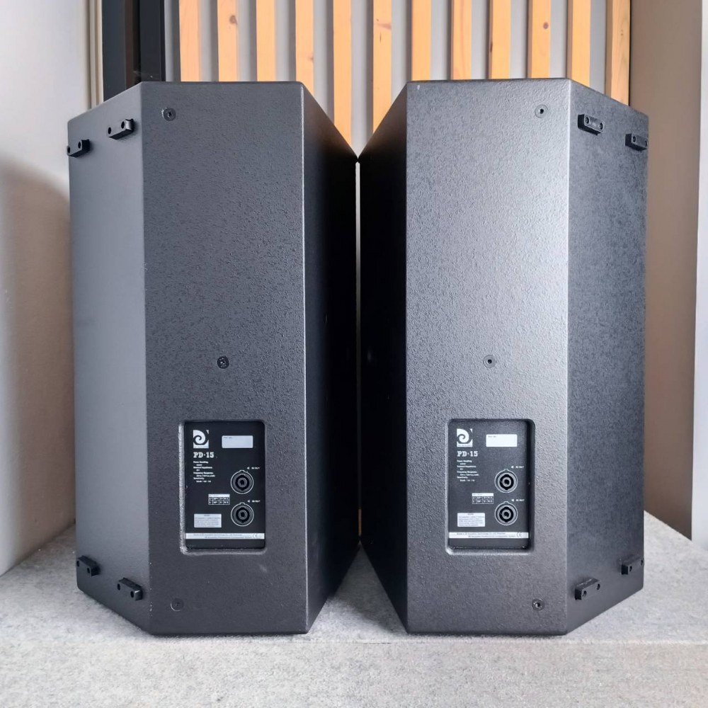 1คู่ DE ACOUSTIC PD-15 ตู้ลำโพง 15นิ้ว (คู่ละ) ตู้ลำโพง 15 นิ้ว เหมาะ สำหรับงานเสียงกลางแจ้ง สามารถวางเป็นมอนิเตอร์ได้ PD15 PD 15 เอไอ-ไพศาล