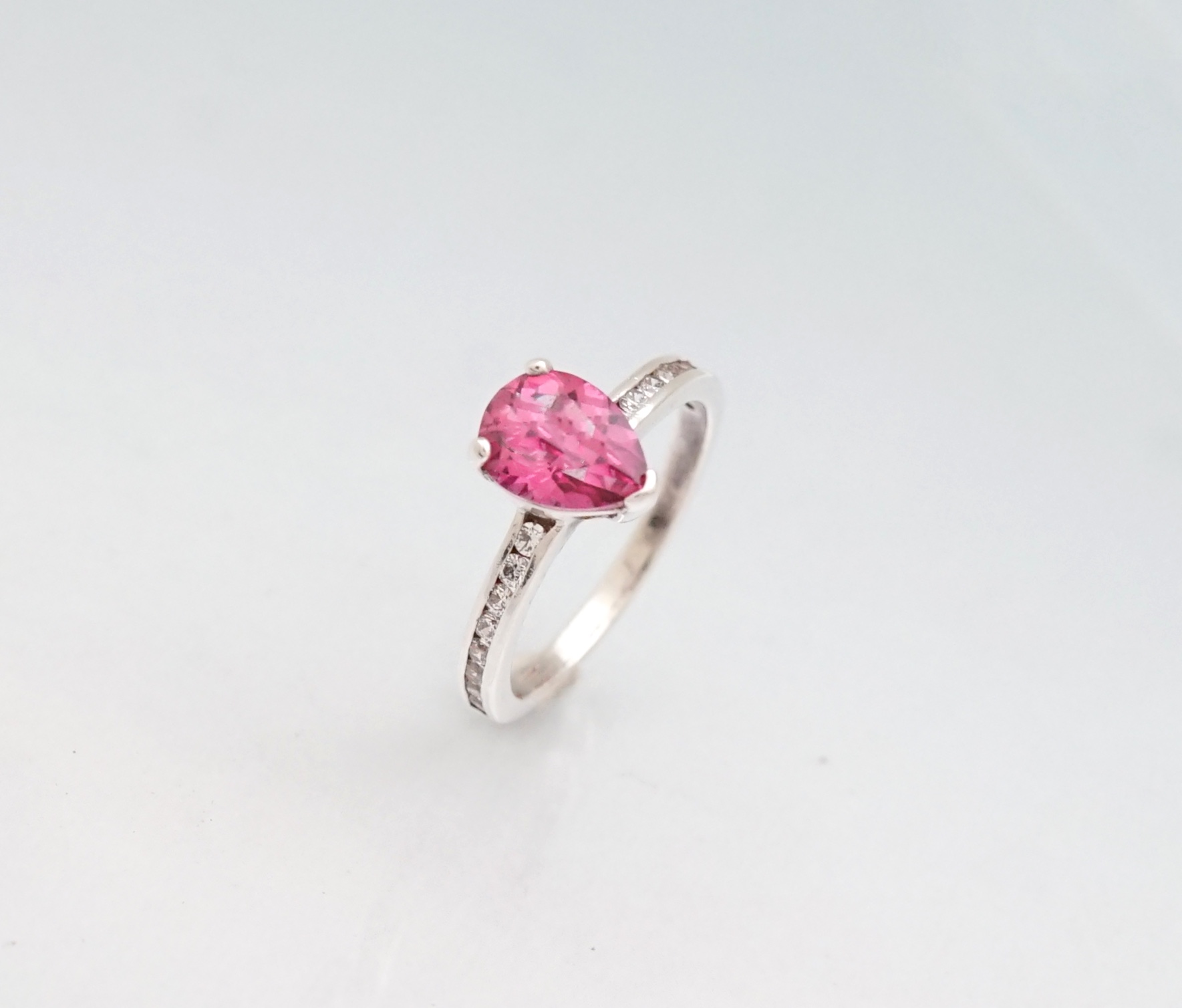 Artisan by nk - แหวนเงินแท้: แหวนเงินแท้ฝังพิงค์โทพาสแท้