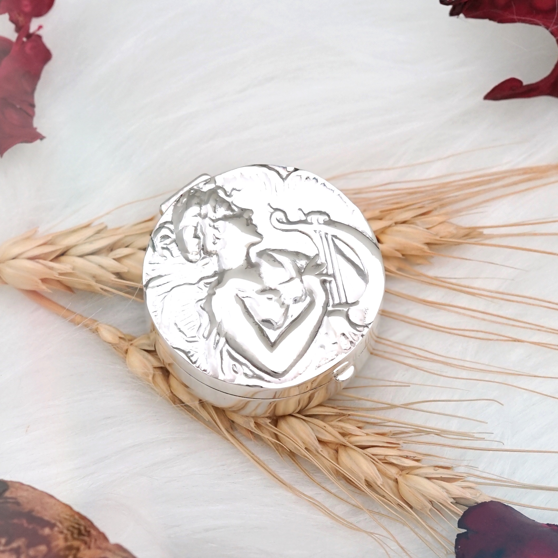 ตลับเงิน ลายนางฟ้า (Silver Fairy Pill Box)