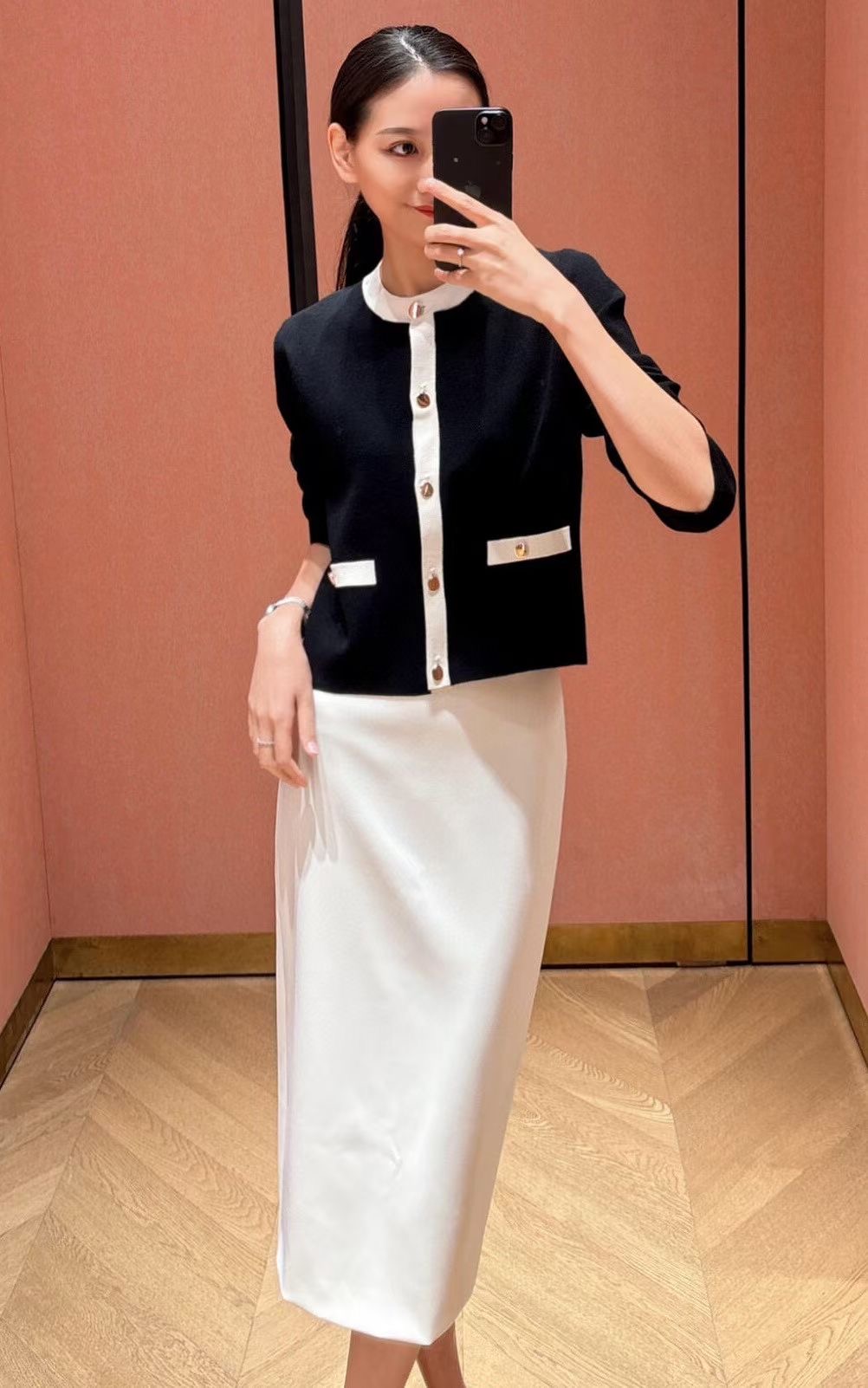 **do** เสื้อคาดิแกน Max Mara มี 2 สีให้เลือก สินค้าใหม่ ของแท้