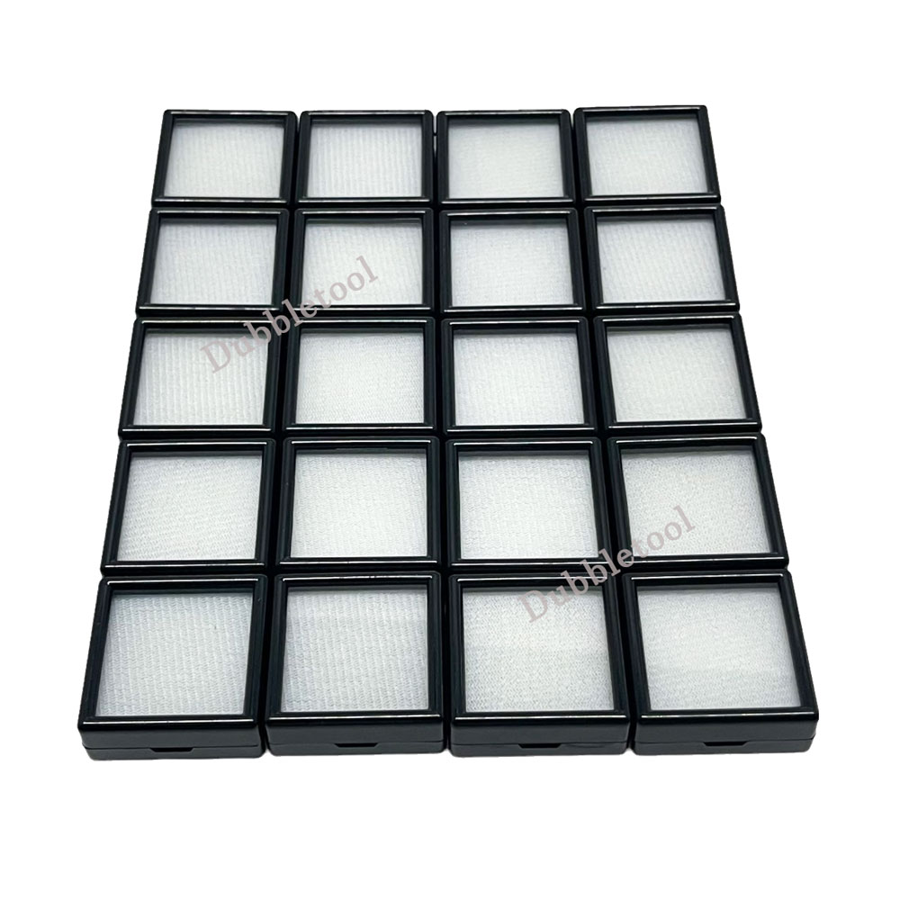 กล่องพลอย กล่องใส่พลอย 4x4Cm. กล่องพลอยสีดำพื้นสีขาว กล่องโชว์เพชรพลอย กล่องใส่จิวเวลรี่ กล่องใส่อัญมณี พื้นเป็นกำมะหยีรองด้วยฟองน้ำ