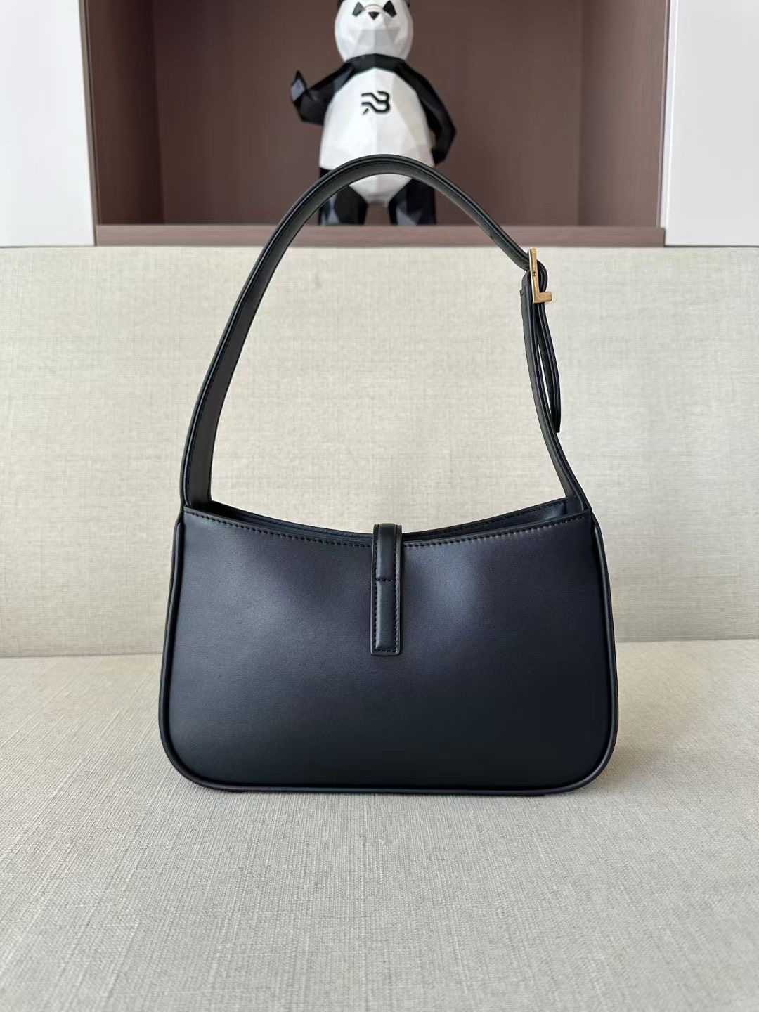 **Do** กระเป๋าหนัง YSL LE 5 À 7 IN SMOOTH LEATHER สินค้าใหม่ ของแท้