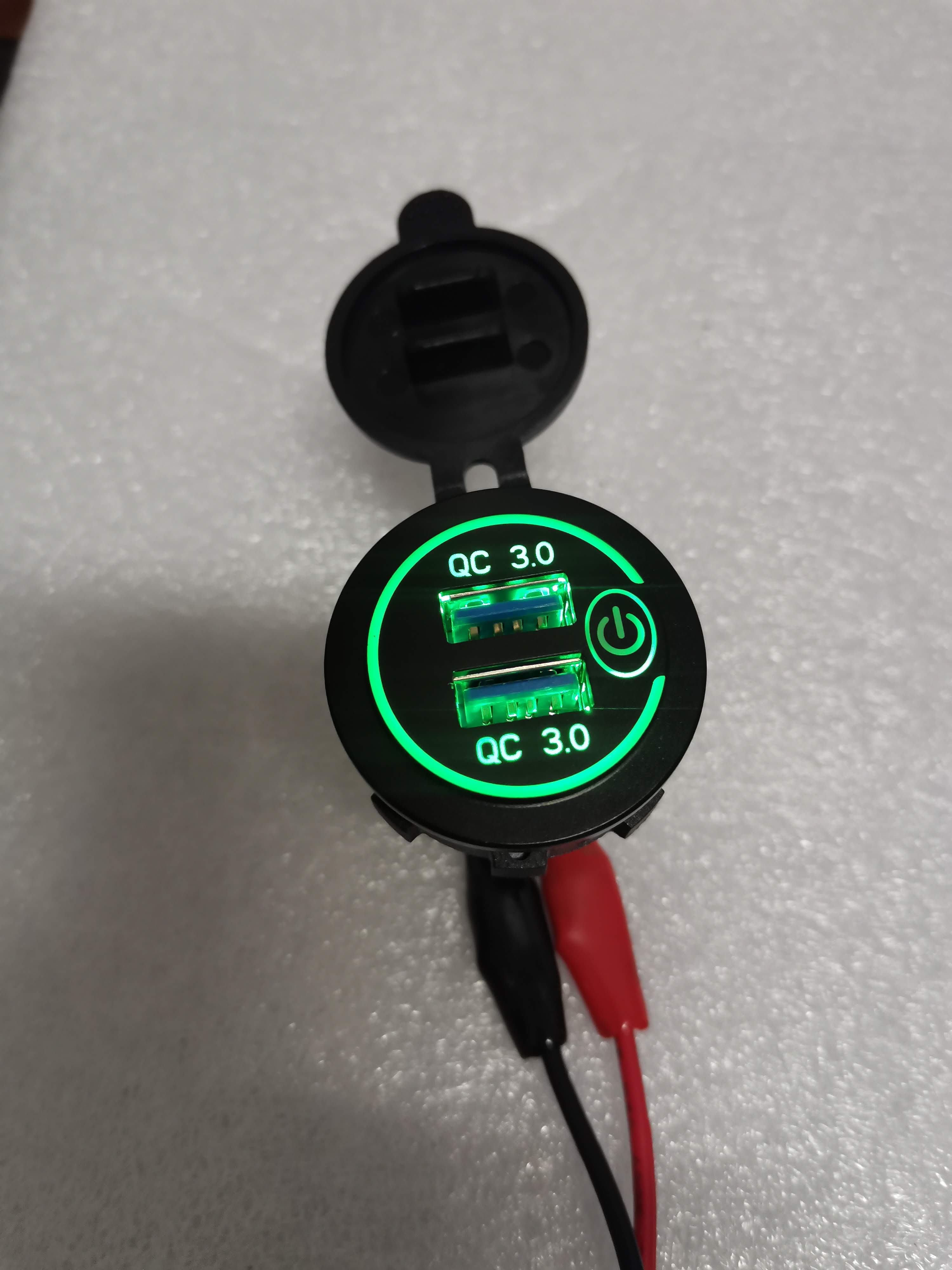 USB Charger QC 3.0A พร้อมสวิทช์สัมพัส งานดี ไฟสวย ชาร์จเร็ว Power Box / USB Car
