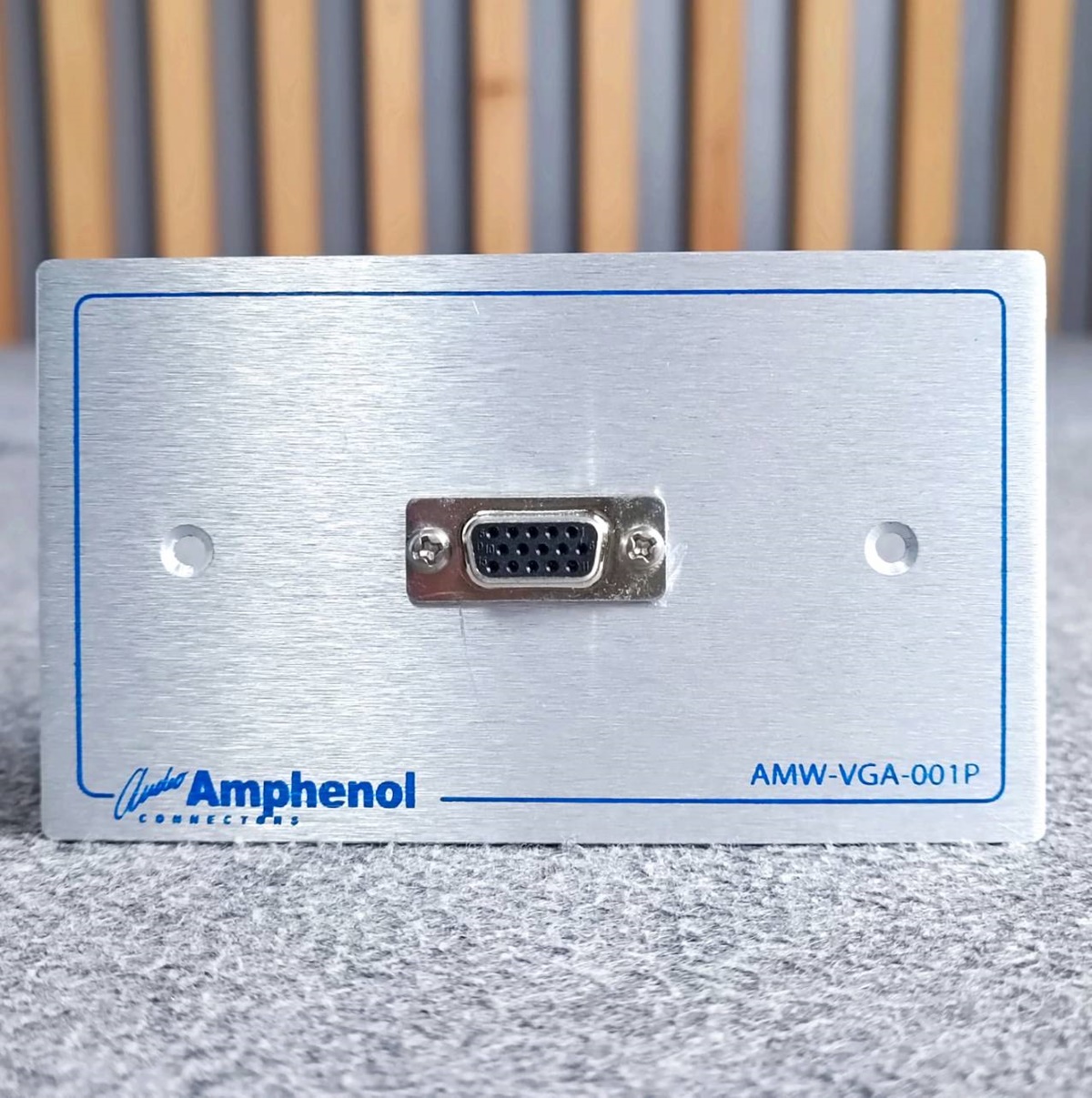 (1ชุด) AMPHENOL AMW-VGA-01P ชุดขั้วต่อ VGA ตัวเมีย 1 จุด Video Outlet Panel Aluminium With VGA 1 Port แผ่นสแตนเลส เอไอ-ไพศาล