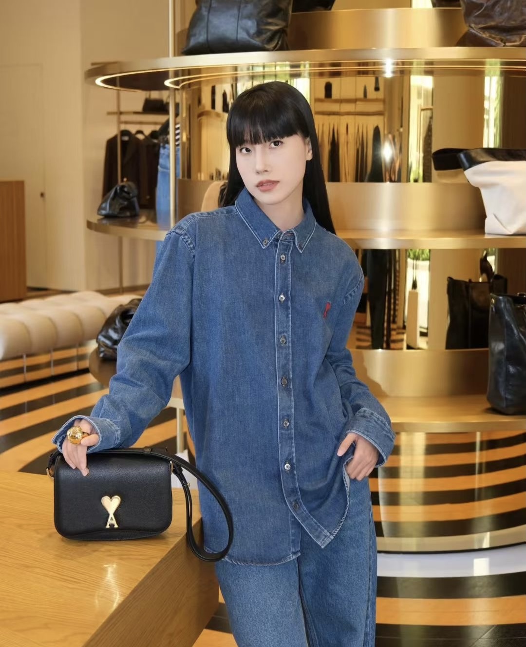 **do** เสื้อยีนส์ BLUE DENIM BUTTON DOWN AMI มี 2 สี ใส่ได้ ชาย หญิง สินค้าใหม่ ของแท้