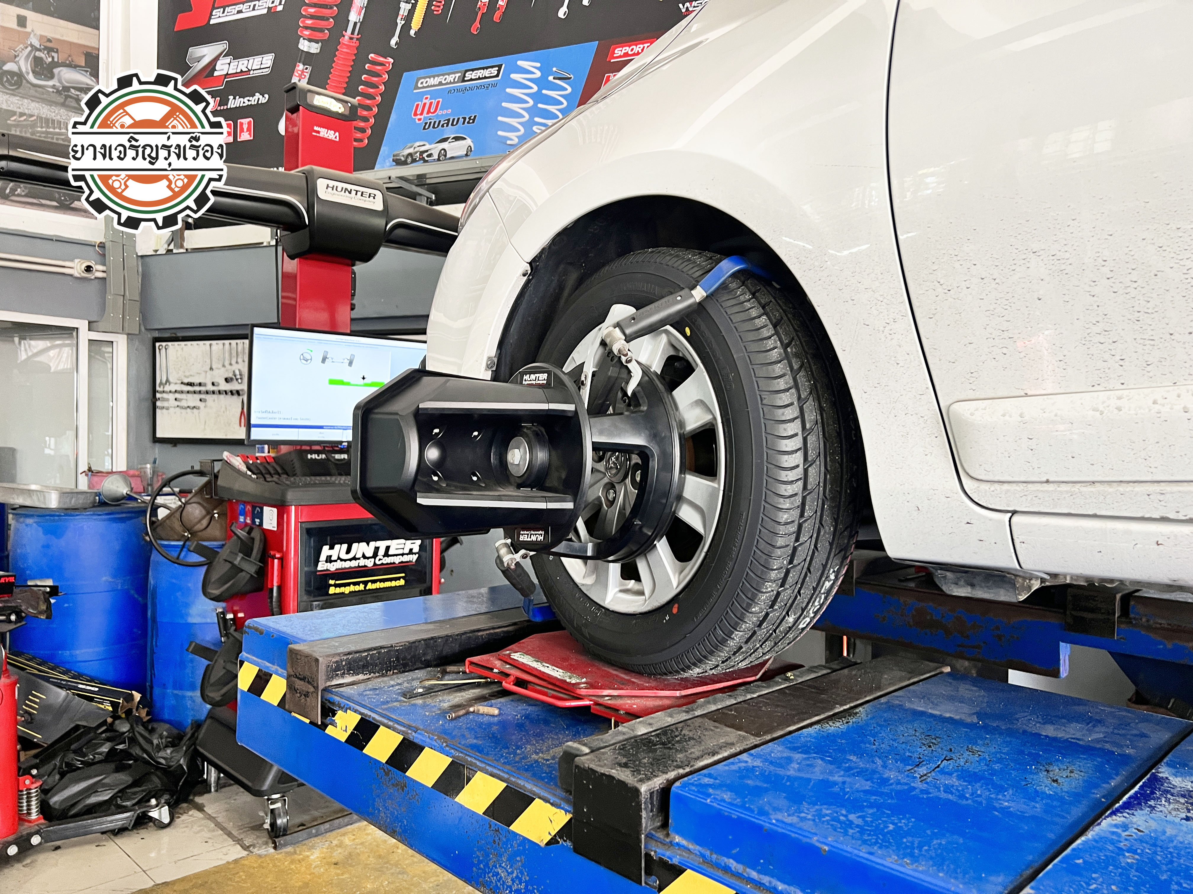 TOYOTA YARIS เข้ารับบริการเปลี่ยนยางรถยนต์ ผลิตจากญี่ปุ่น ☄️YOKOHAMA DB ขนาด 185/60R15 𝙊𝙪𝙧 𝙎𝙚𝙧𝙫𝙞𝙘𝙚 บริการทางร้านเรารับทำอะไรบ้าง 🔧 ติดตั้งยางแบบไร้รอย 100% 🔧 บริการสลับยาง ตามอายุ 🔧 มียางรถยนต์ทุกยี่ห้อให้เลือกซื้อ 🔧 เช็คช่วงล่าง แก้ปัญหาให้ตรงจุด 🔧 บริการล้างลิ้นปีกผีเสื้อ 🔧 บริการเช็คระยะรถยนต์ 🔧 เปลี่ยนถ่ายของเหลวทั้งระบบ 🔧 ตั้งศูนย์ด้วยเครื่อง HUNTER นำเข้าจาก USA สอบถามข้อมูลเพิ่มเติม หรือนัดหมายเข้ารับบริการ Tel : 08-6569-1915 Tel : 08-6544-5963 Line id : @88rw Tiktok : https://www.tiktok.com/@88rwycrr Youtube : https://youtube.com/@88rw Facebook : https://www.facebook.com/88rwtire Location : https://goo.gl/maps/HrNUAZXPN94KvxZ98?coh=178573&entry=tt #รถยนต์มีปัญหาไม่รู้ต้องแก้ตรงไหน ทางเรายินดี ตรวจหาปัญหาและหาวิธีแก้ บอกลูกค้าก่อนลงมือทำเสมอราคาเป็นธรรมไม่เอาเปรียบ สบายใจคุณลูกค้า ---------------------------------- ดูแลให้คำปรึกษาทุกปัญหาคาใจ ไม่ทิ้งลูกค้า มีบริการหลังการขาย 【ให้ผู้เชี่ยวชาญของเรา ดูแลรถคุณ】 ร้านยางเจริญรุ่งเรือง ยินดีต้อนรับครับ ---------------------------------- #โช๊คอัพรถยนต์ #monroe #yss #kayaba #profender #ร้านยางเจริญรุ่งเรือง #นนทบุรี #งามวงศ์วาน #amsfix #บริการช่วงล่างรถยนต์ #ซ่อมบำรุงช่วงล่าง #เซทอัพโช๊คอัพรถยนต์