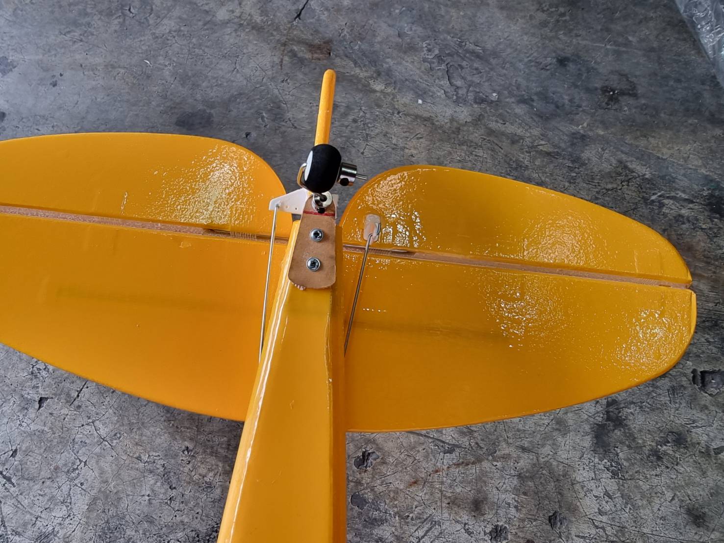 เครื่องบิน : Piper J-3 1.2M. (ไม่รวมสปินเนอร์ ใบพัด ล้อ)(สอบถามลายได้ที่ร้านค้า)