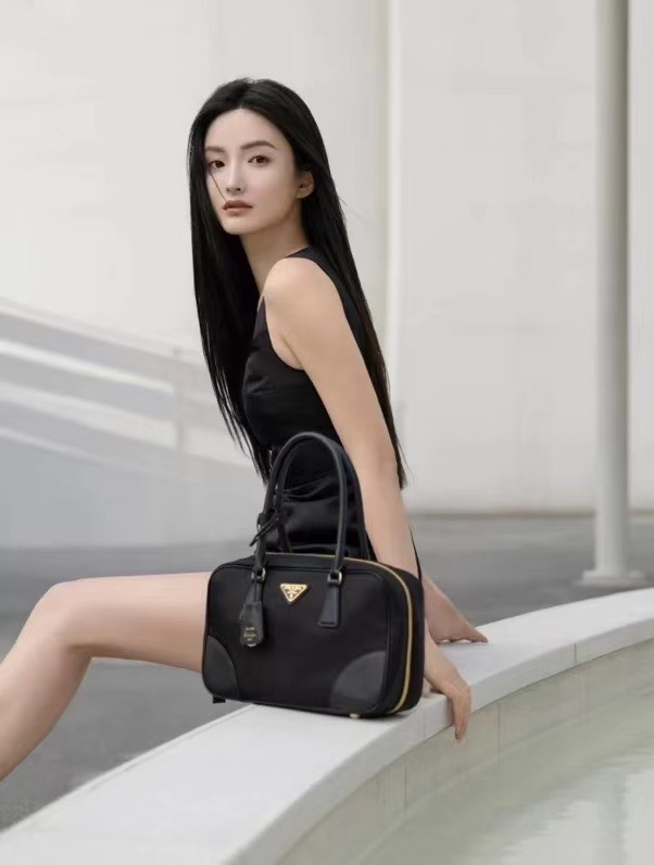 **C** กระเป๋า Prada ไนล่อนรีไซเคิลผสมหนัง รุ่นคลาสสิกออกทุกปี สินค้าใหม่ ของแท้