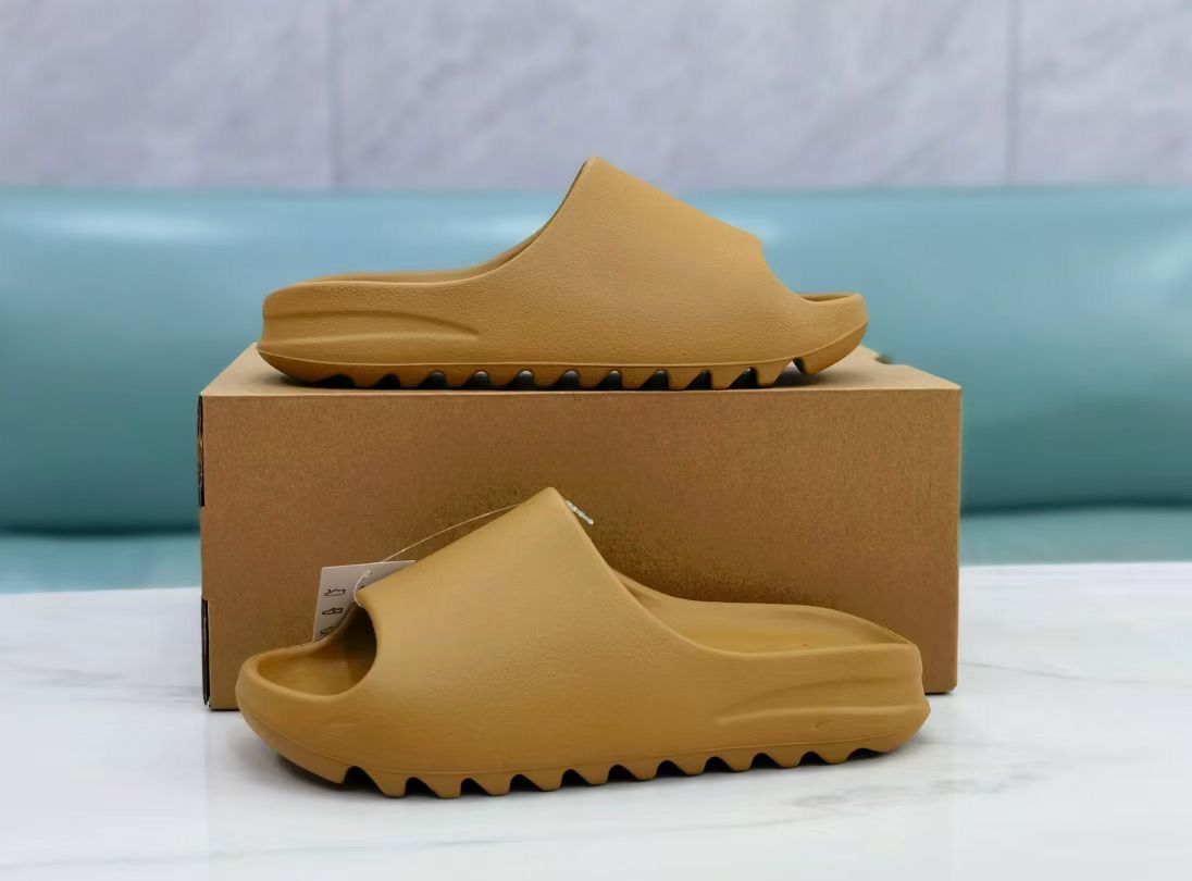 **C2** รองเท้าแตะ adidas Yeezy YEEZY slides มีไซส์ Us3-11 สินค้าใหม่ ของแท้