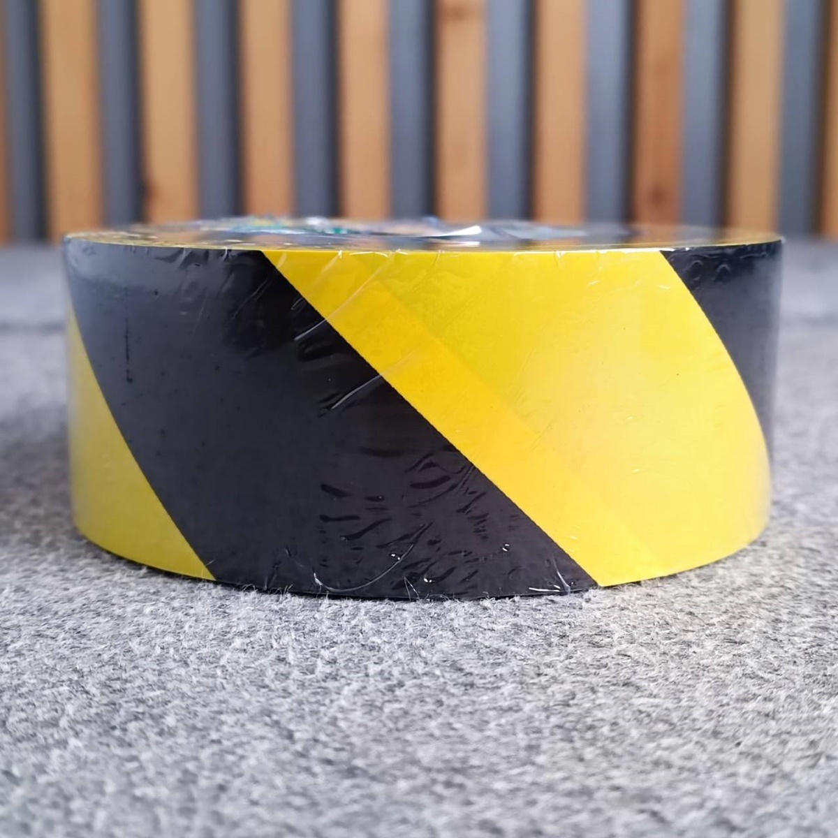 1ม้วน เหลืองดำ เทปตีเส้นพื้น PVC TAPE ขนาด 48mm ยาว33เมตร สี เหลืองดำ Kinghawk เทป ตีเส้น เอไอ-ไพศาล