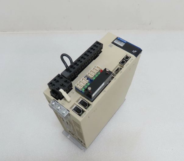 SGD7W-2R8A20A SERVO DRIVE "YASKAWA"