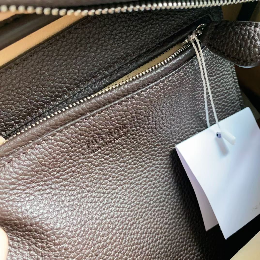 **do** กระเป๋าหนัง THE ROW TWO LOGO BOWLER BAG มี2 สี สินค้าใหม่ ของแท้