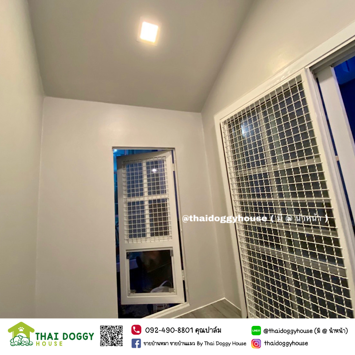 บ้านสไตล์ English Country Vintage ด้านหน้าติดโคมไฟวินเทจ ลักษณะบ้านที่ให้อารมณ์ย้อนสมัย เรียบง่าย หรูหราและดูแพง