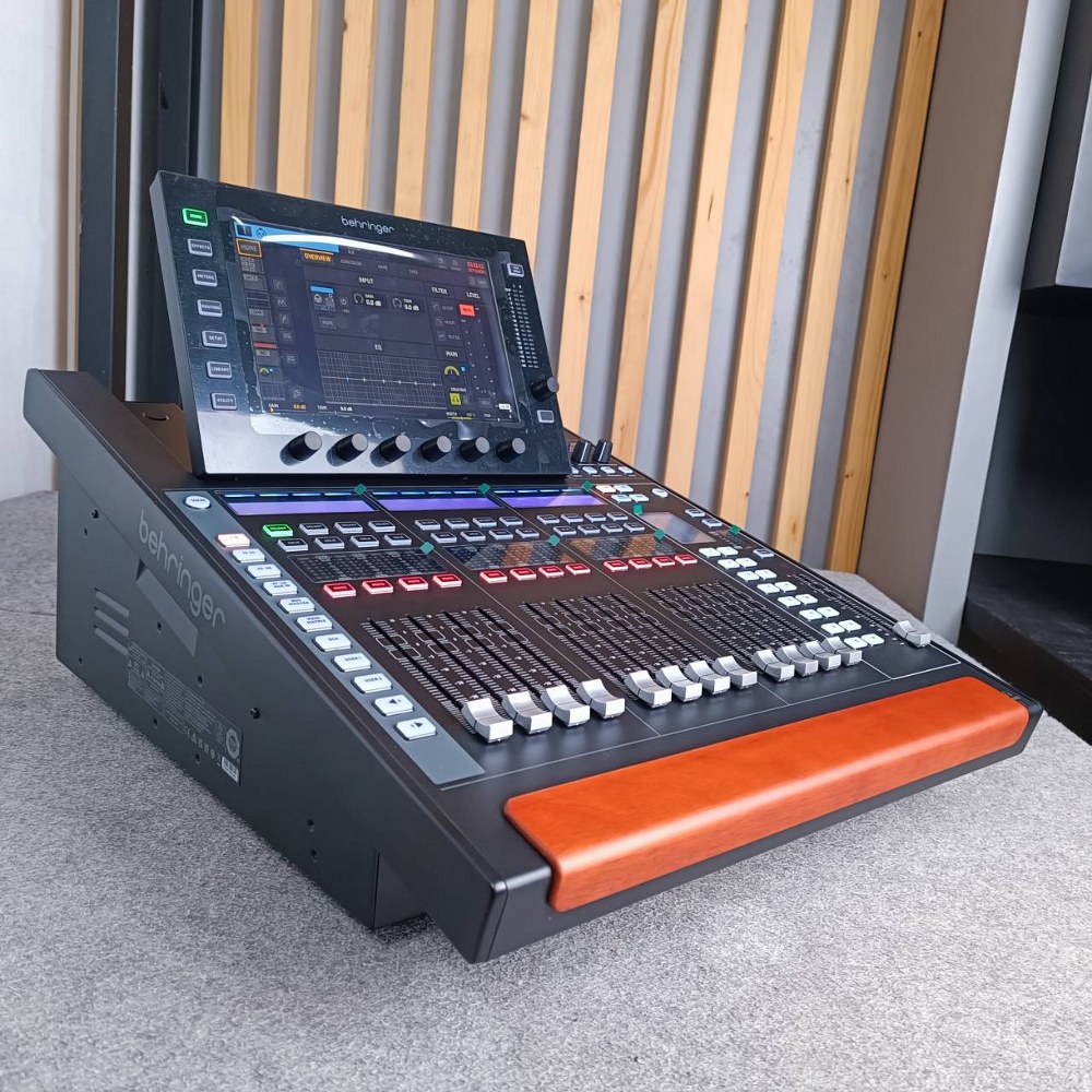 BEHRINGER WING COMPACT mixer สีดำ มิกซ์ดิจิตอลแบบมีหน้าบอร์ด 48 แชนแนล 28 บัส มิกเซอร์ มิกเซอร์ดิจิตอล เอไอ-ไพศาล