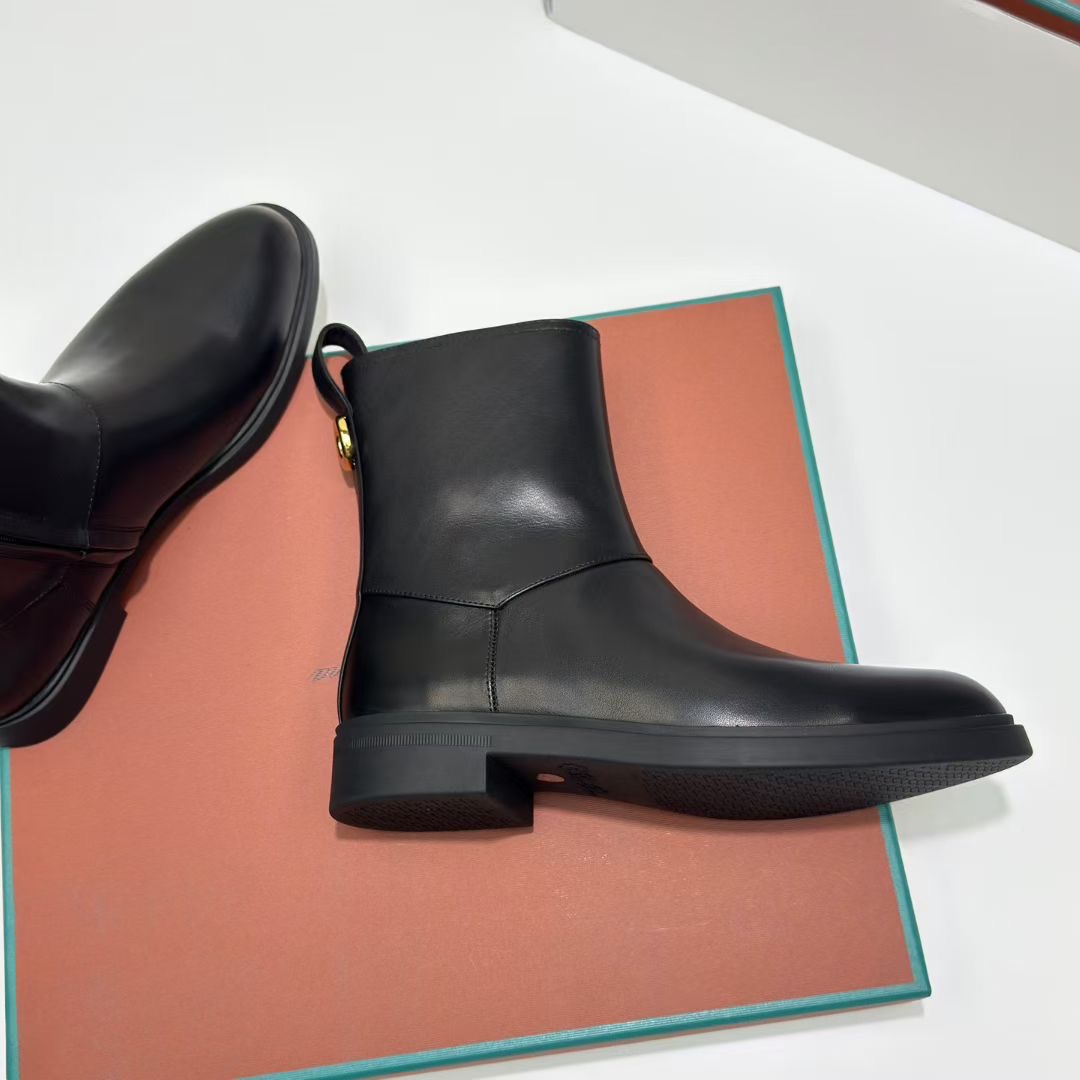 **do** รองเท้าหนังบู้ทสั้น Loro Piana Kilda Ankle Boot มีซิปข้าง หนังนิ่มมาก มีไซส์ 35-39 สินค้าใหม่ ของแท้