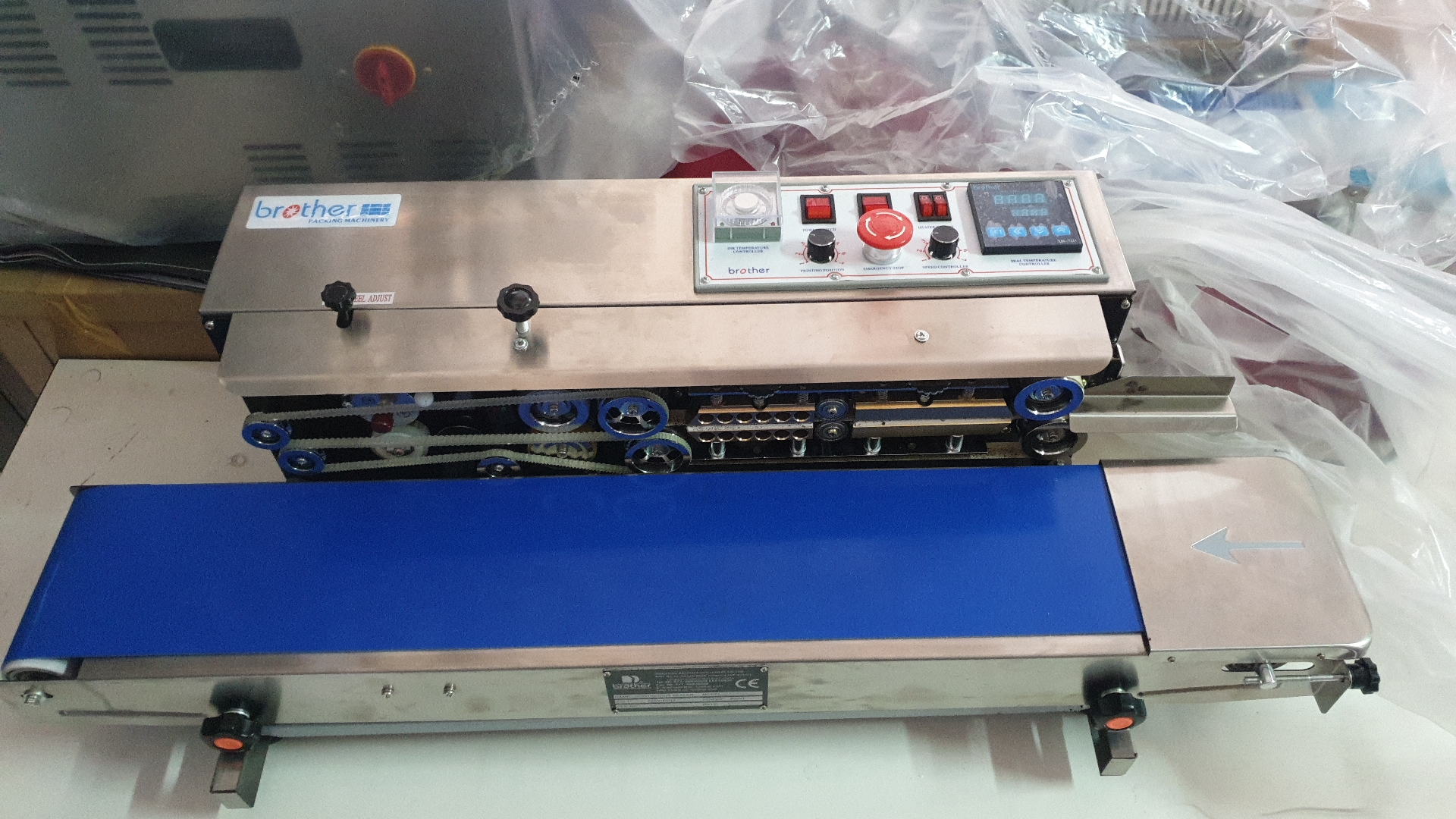 เครื่องซีลสายพาน รุ่น SF-150 W