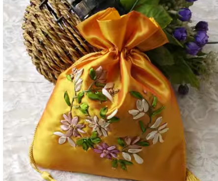 ถุงผ้าซาติน ปักลายดอกไม้ แบบสวย ๆ ถุงผ้าใส่ของชำร่วย แบบหวาน ๆ ลายดอกไม้ สุดหรู 359592