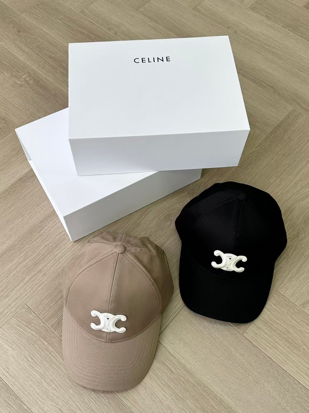 **do** หมวก Celine TRIOMPHE BASEBALL CAP IN COTTON มี 2 สี สินค้าใหม่ ของแท้
