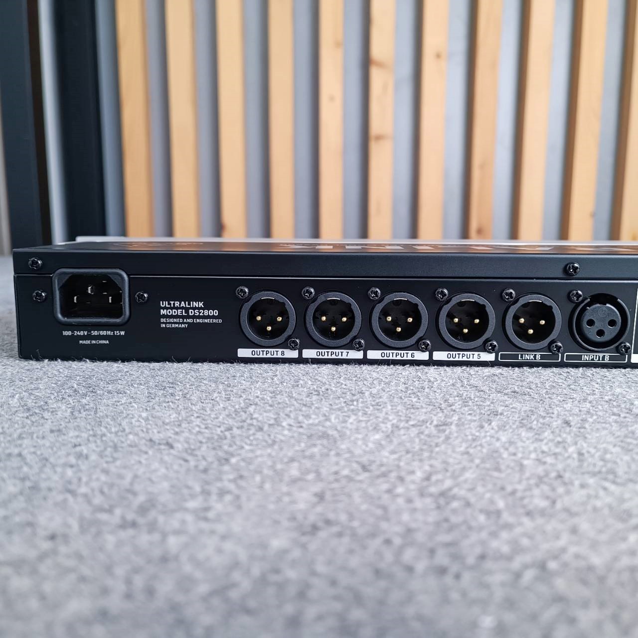 BEHRINGER DS-2800 ULTRALINK Microphone Splitter เครื่องแยกสัญญาณ 2-Input 8-Output โปรเซสเซอร์ DS 2800 DS2800 เอไอ-ไพศาล