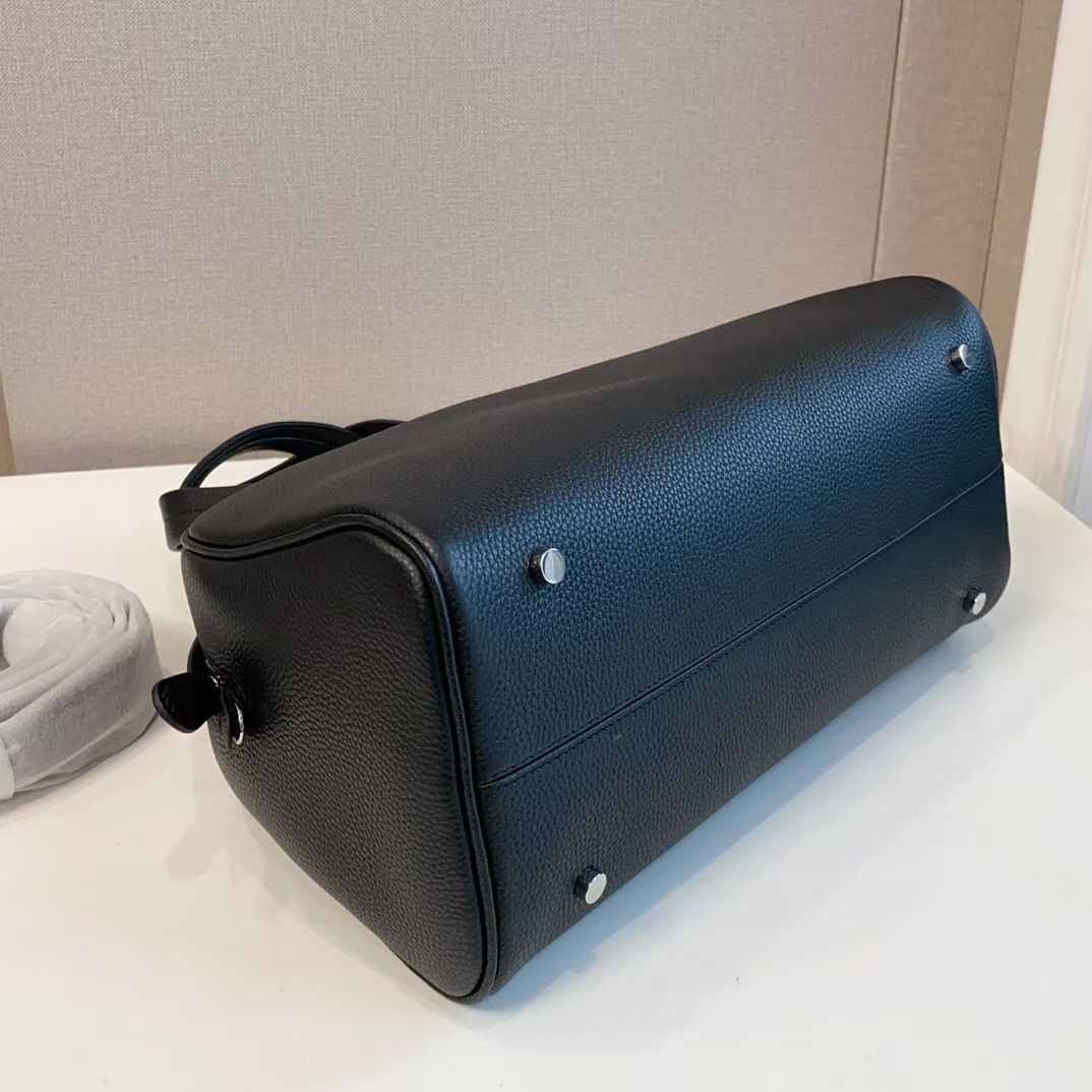 **do** กระเป๋าหนัง THE ROW TWO LOGO BOWLER BAG มี2 สี สินค้าใหม่ ของแท้