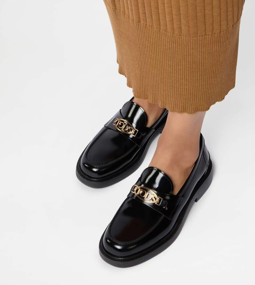 **do** รองเท้าหนังแท้ Tod’S Loafers in Leather ของผู้หญิง สินค้าใหม่ ของแท้