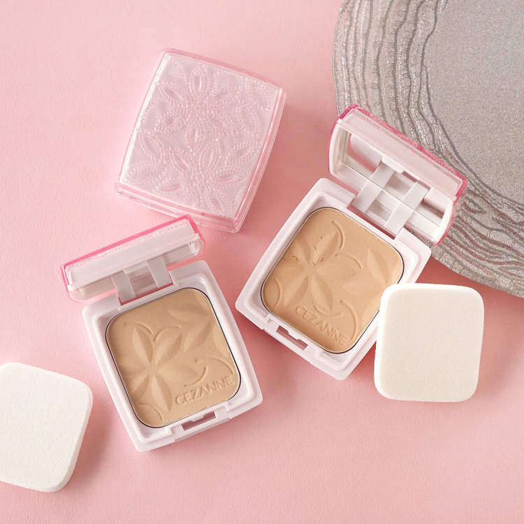 Cezanne Ultra Cover Pact แป้งผสมรองพื้น รุ่นสีชมพู ปกป้องและปกปิดสูงแป้งเน้นปกปิดสูงที่ช่วยปกปิดรูขุมขน ฝ้า และความหมองคล้ำได้ดีโดยไม่รู้สึกหนาดูดซับความมันได้ดีเยี่ยม