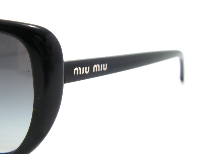 หมดแล้วค่ะ+++แว่นกันแดด MIU MIU !!!สวยและเก๋มากมากค่ะ ของแท้100%และถูกสุดๆ ส่งตรงจากUS.ค่ะ